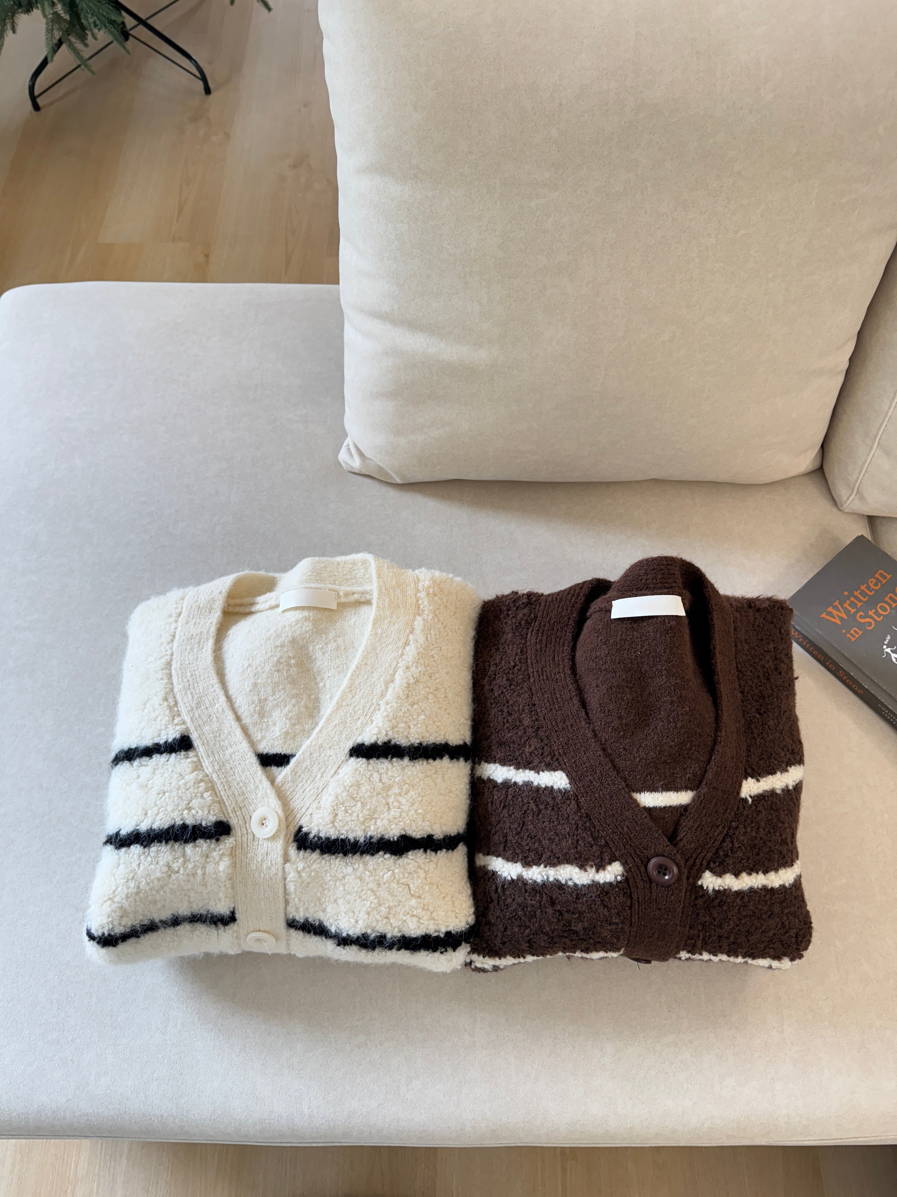 現貨 AZ04 自留！可愛捲捲毛條文罩衫 2色