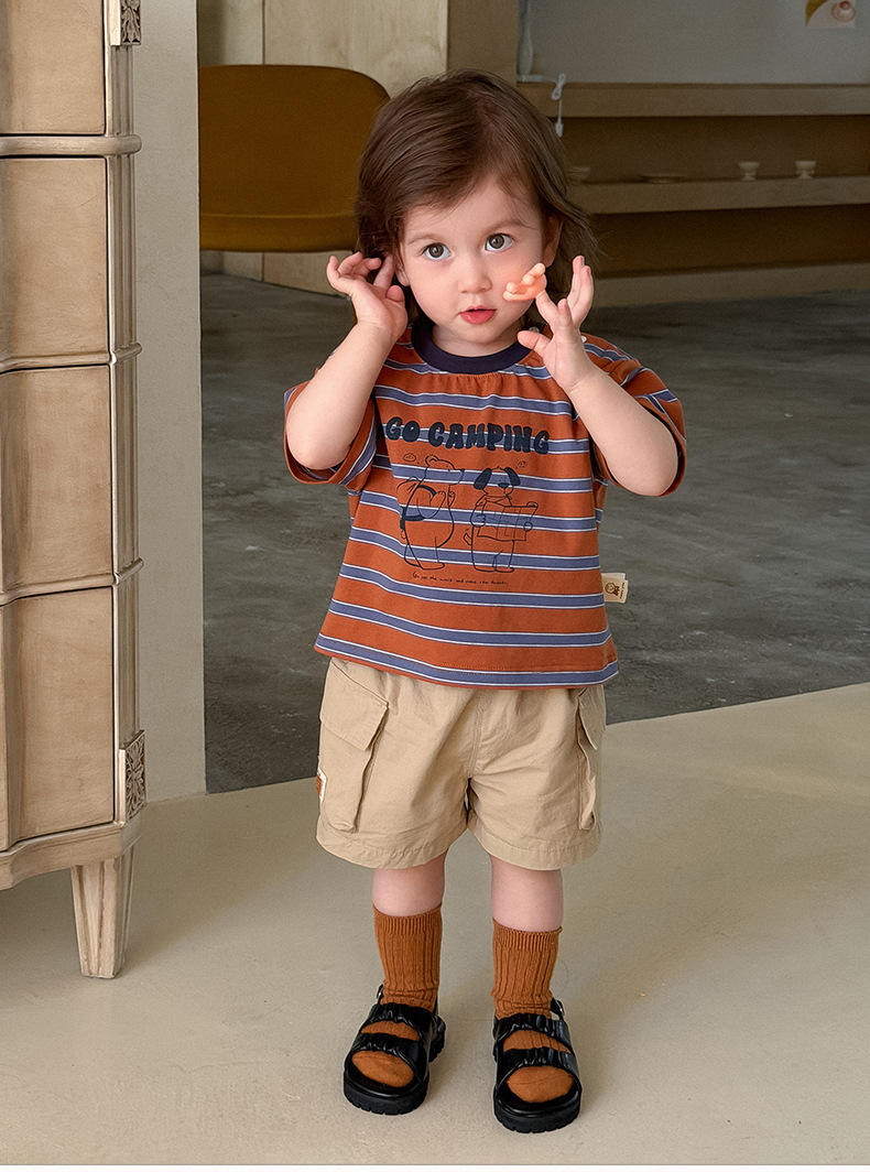 條紋短T/卡其短褲