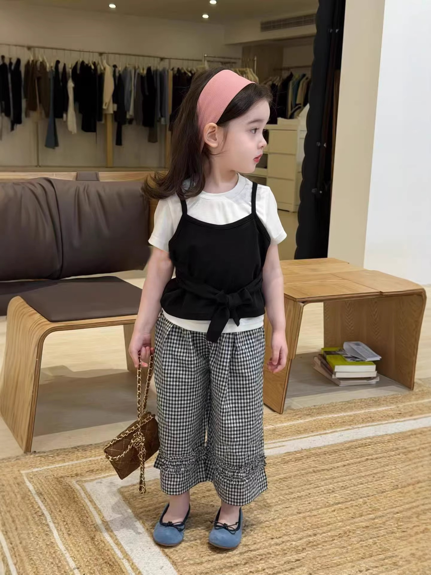 白T+造型黑背心兩件套