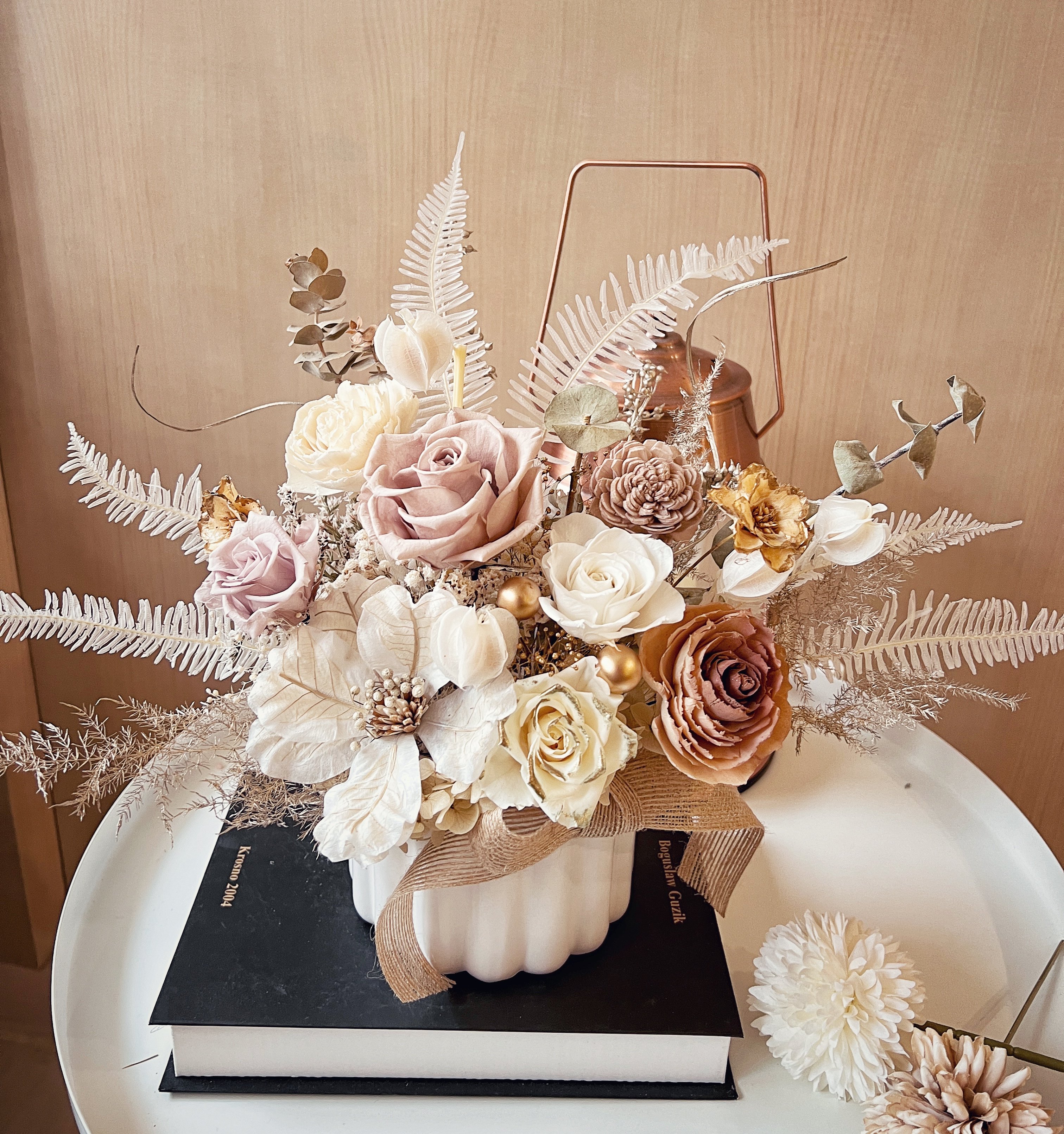 奶茶色永生玫瑰盆花 奶茶色永生玫瑰盆花