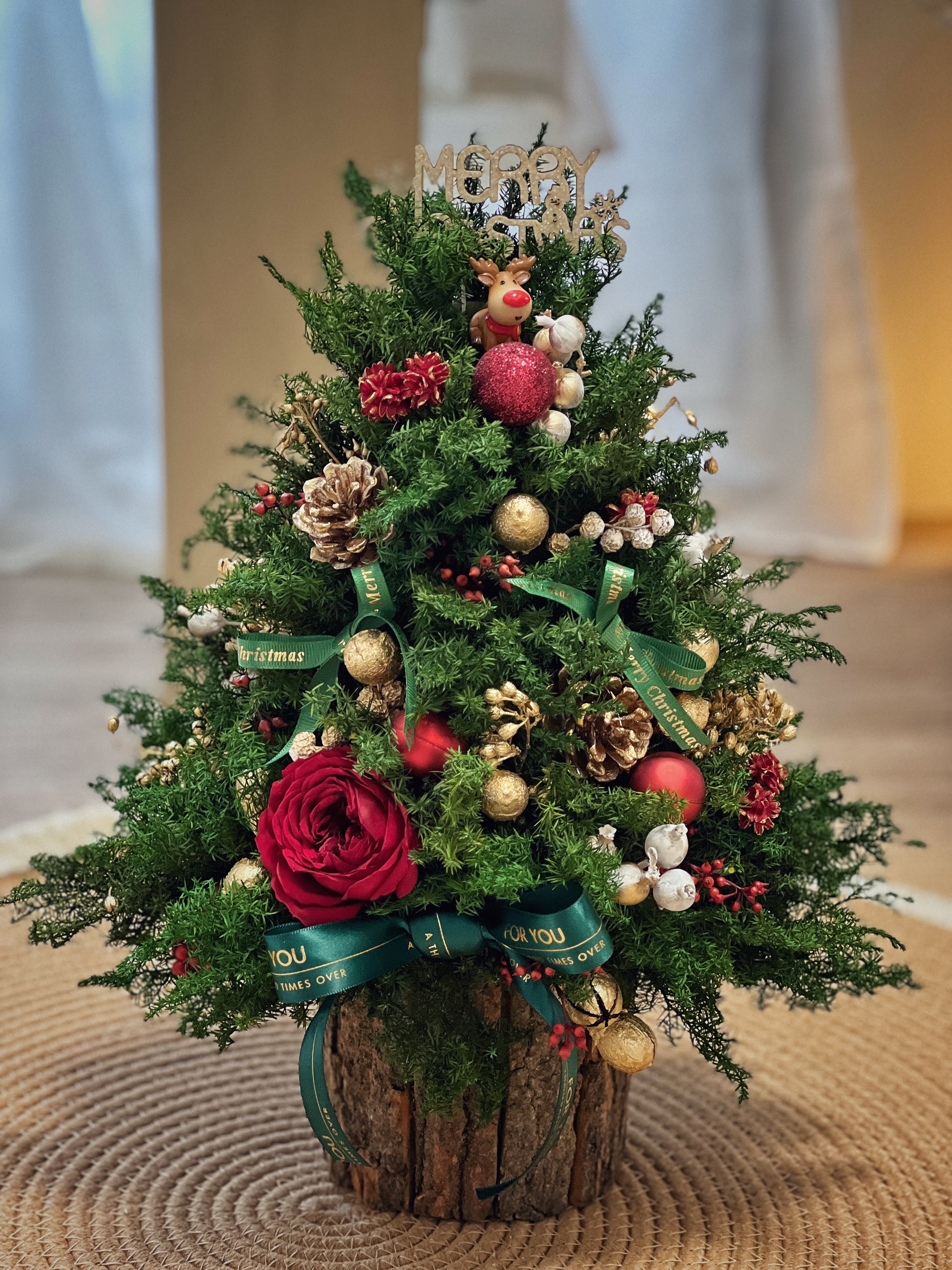 緋紅燦金永生聖誕樹