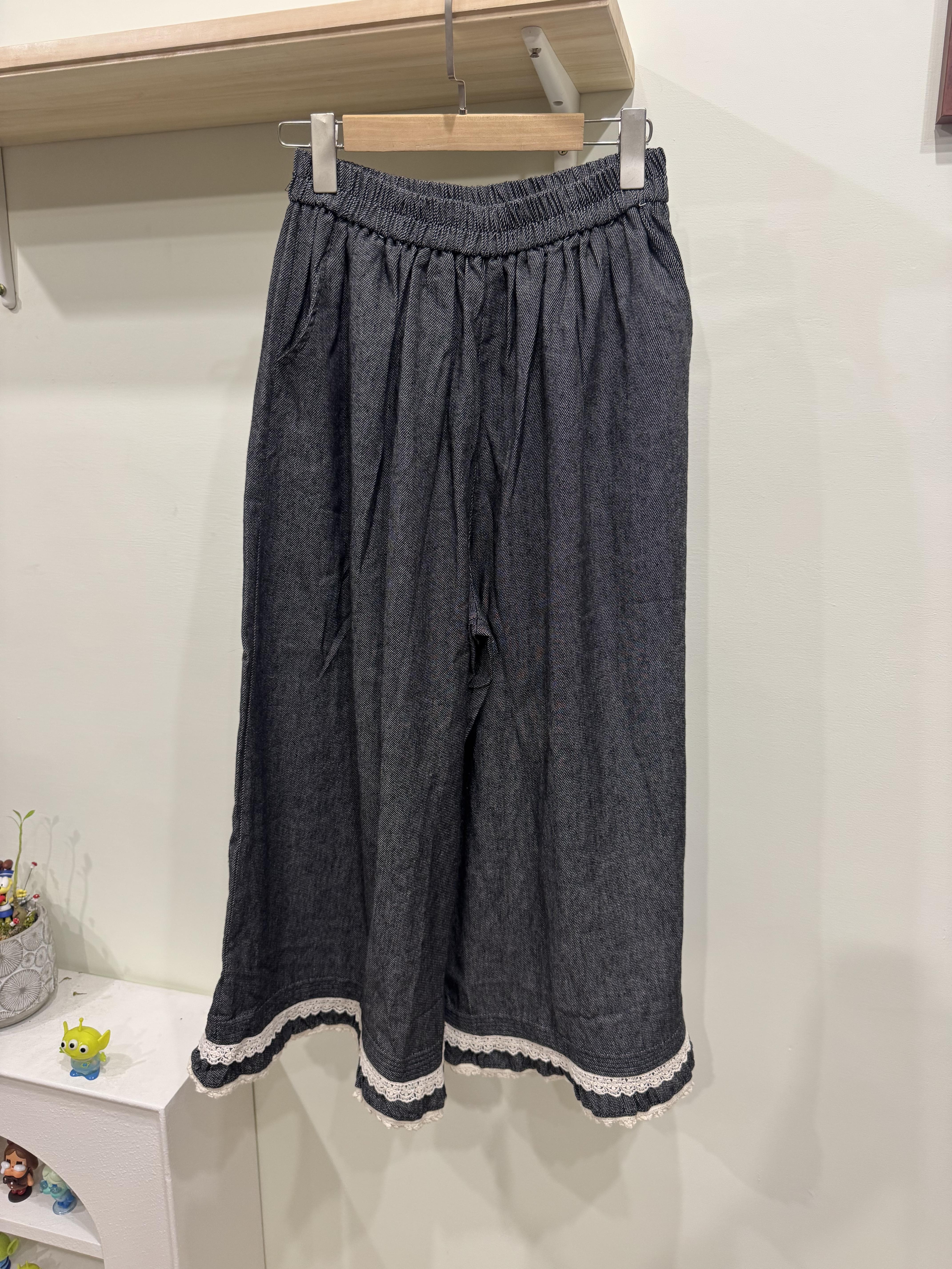 下擺蕾絲寬褲