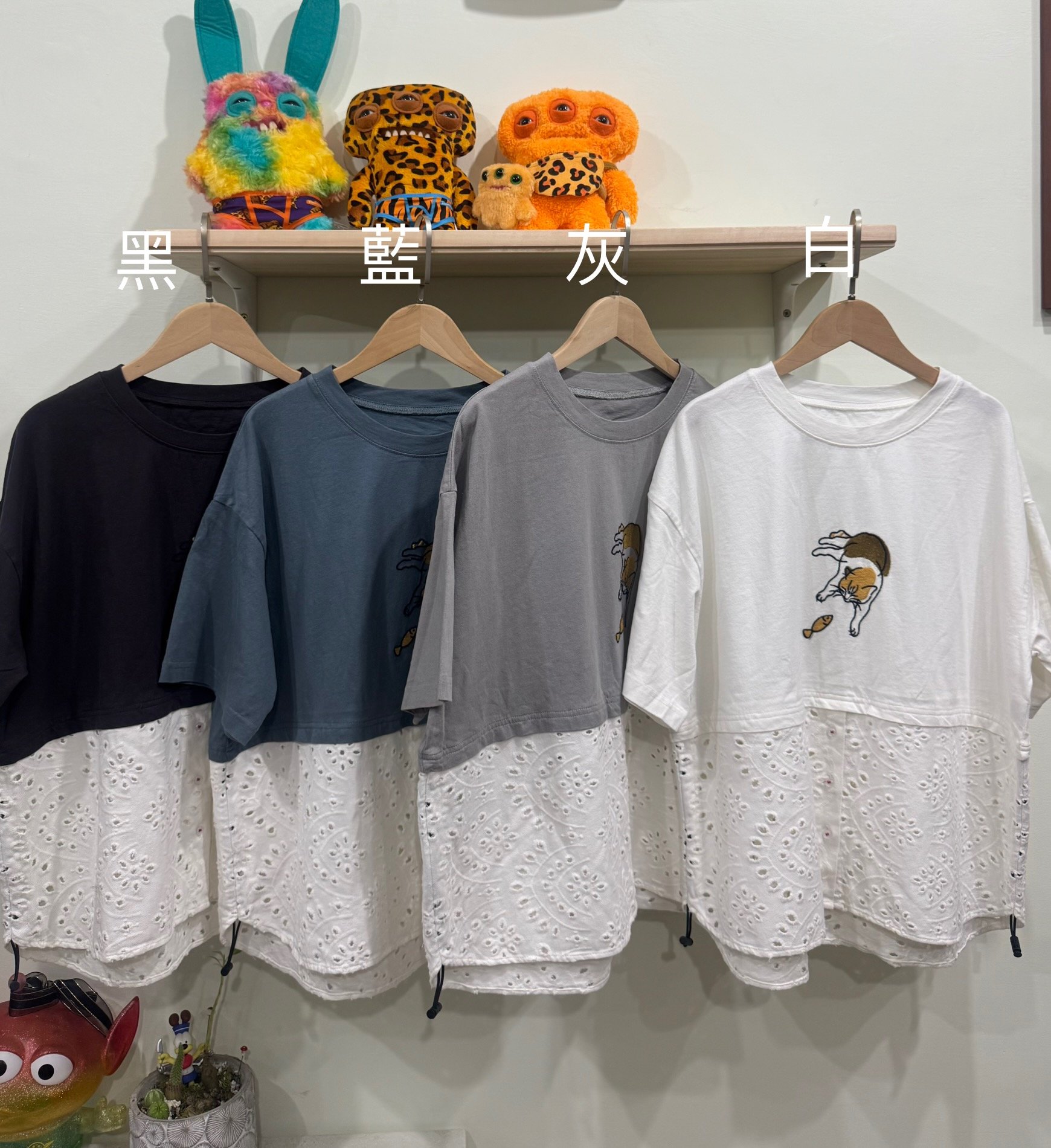 下拼繡布貓貓刺繡上衣