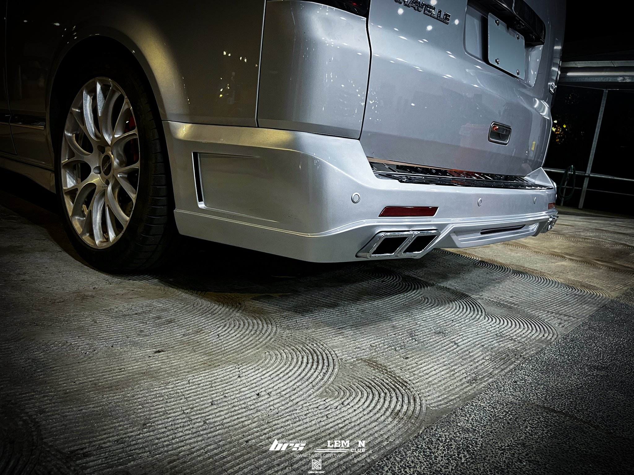 Volkswagen T5 安裝 後期四出後保桿