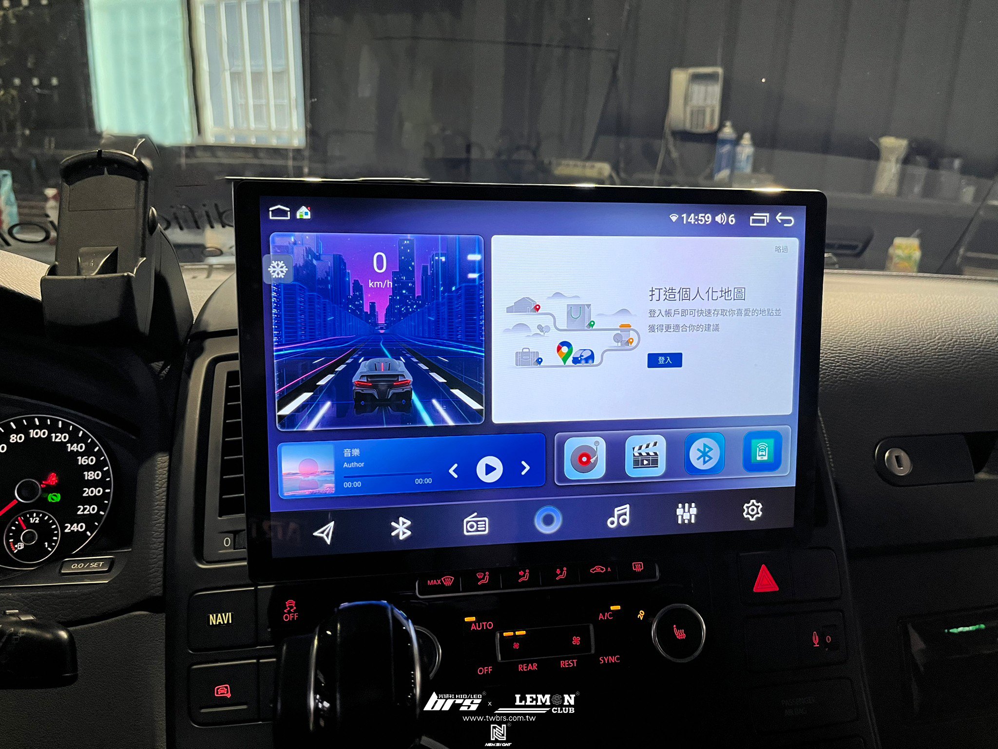 Volkswagen T5 安裝 13寸安卓螢幕主機+原廠前輔助雷達蜂鳴器