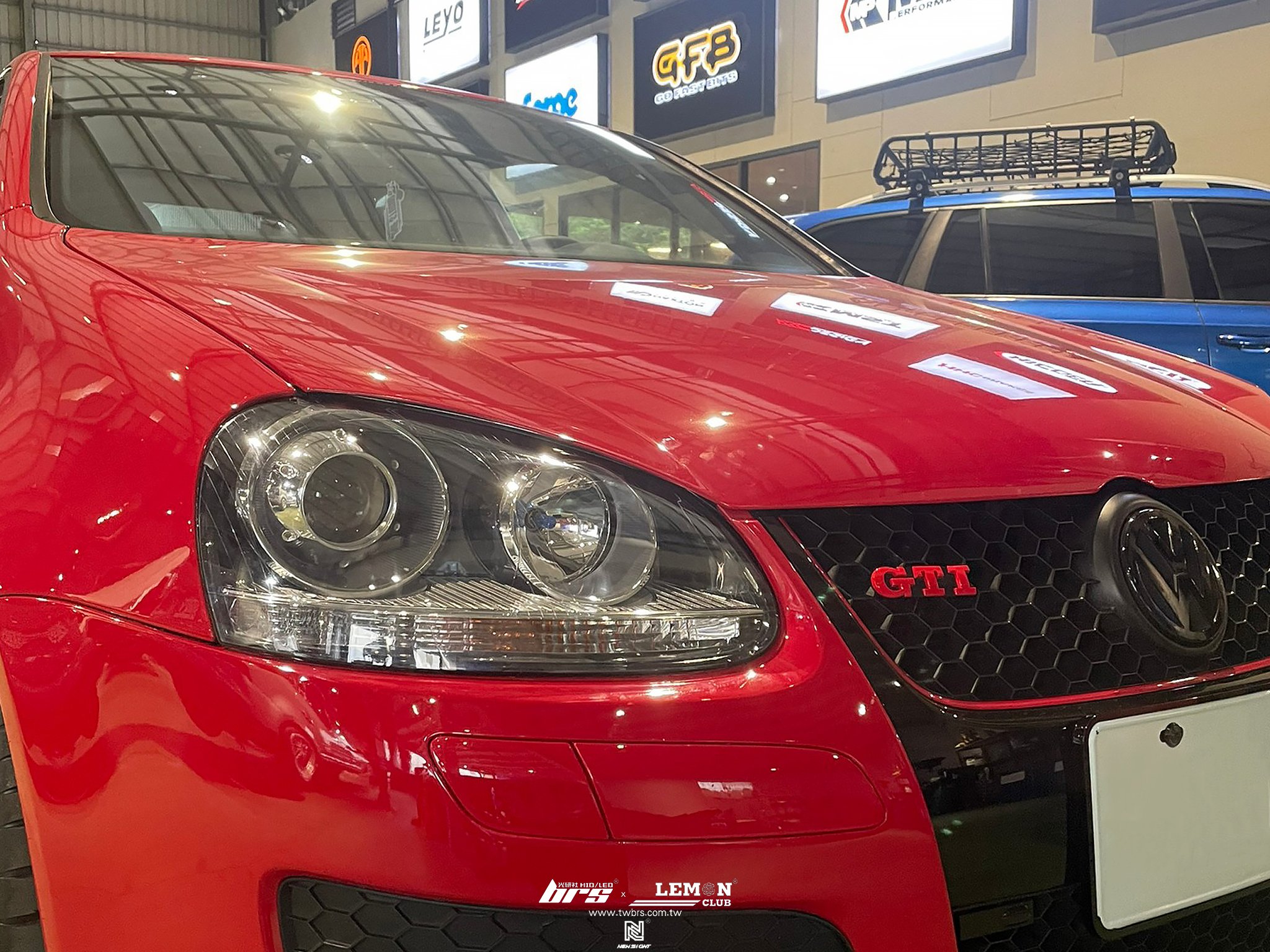 Volkswagen Golf 5 GTI 安裝 魚眼大燈總成