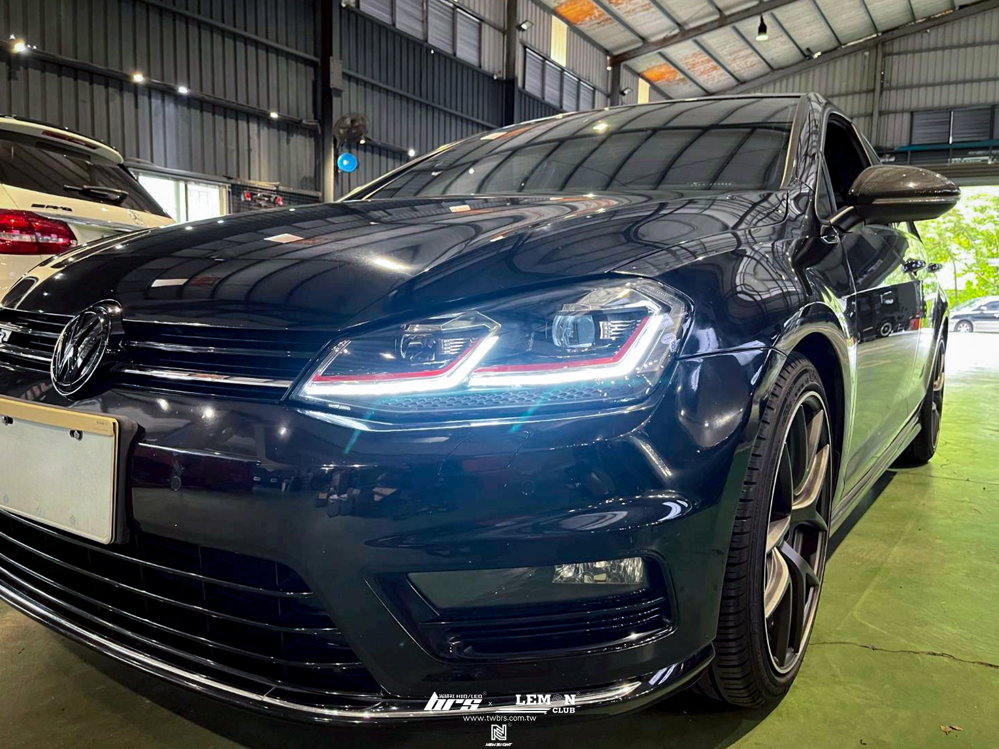 Volkswagen Golf 7 安裝 副廠7改7.5式樣紅線魚眼大燈總成+HIGHLIGHT 高階款LED大燈