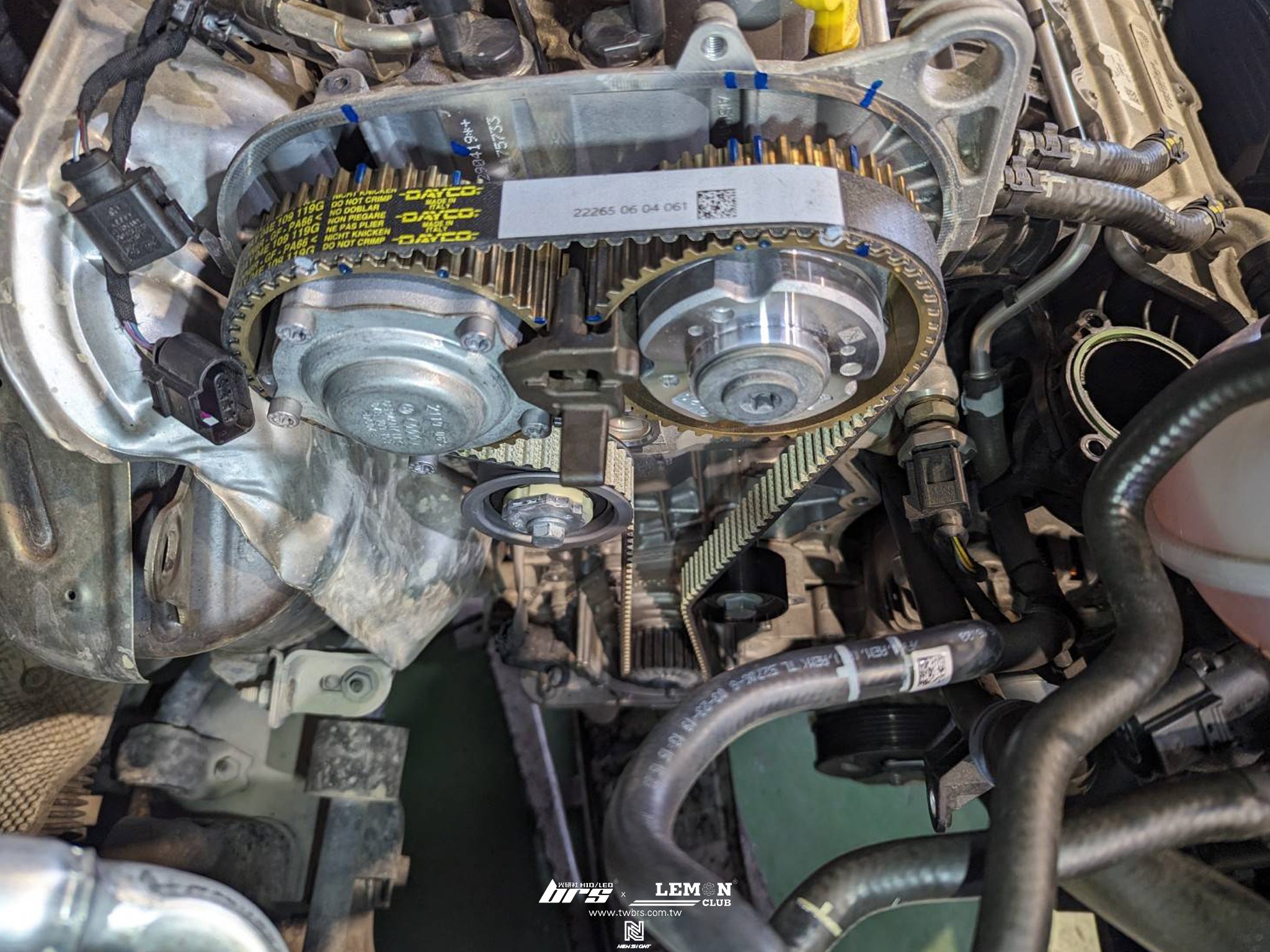 Skoda Octavia 保養(萊茵機油5W30+原廠進氣濾芯+原廠火星塞+正時皮帶+惰輪+DOT4號剎車油)+前Brembo288x25碟盤+前Brembo來令片(紅皮)