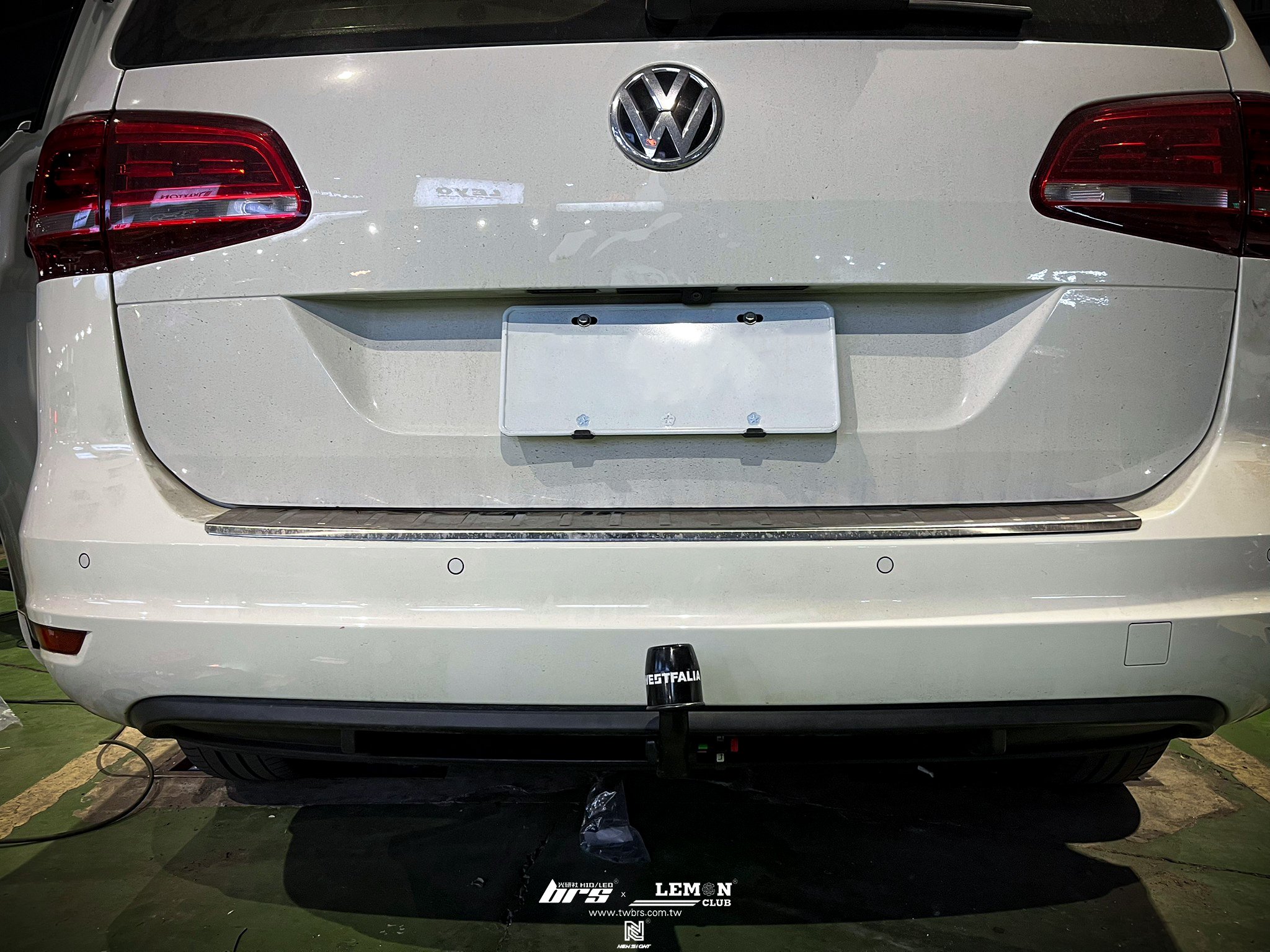 Volkswagen Sharan 安裝 Westfalia 快拆式拖車勾