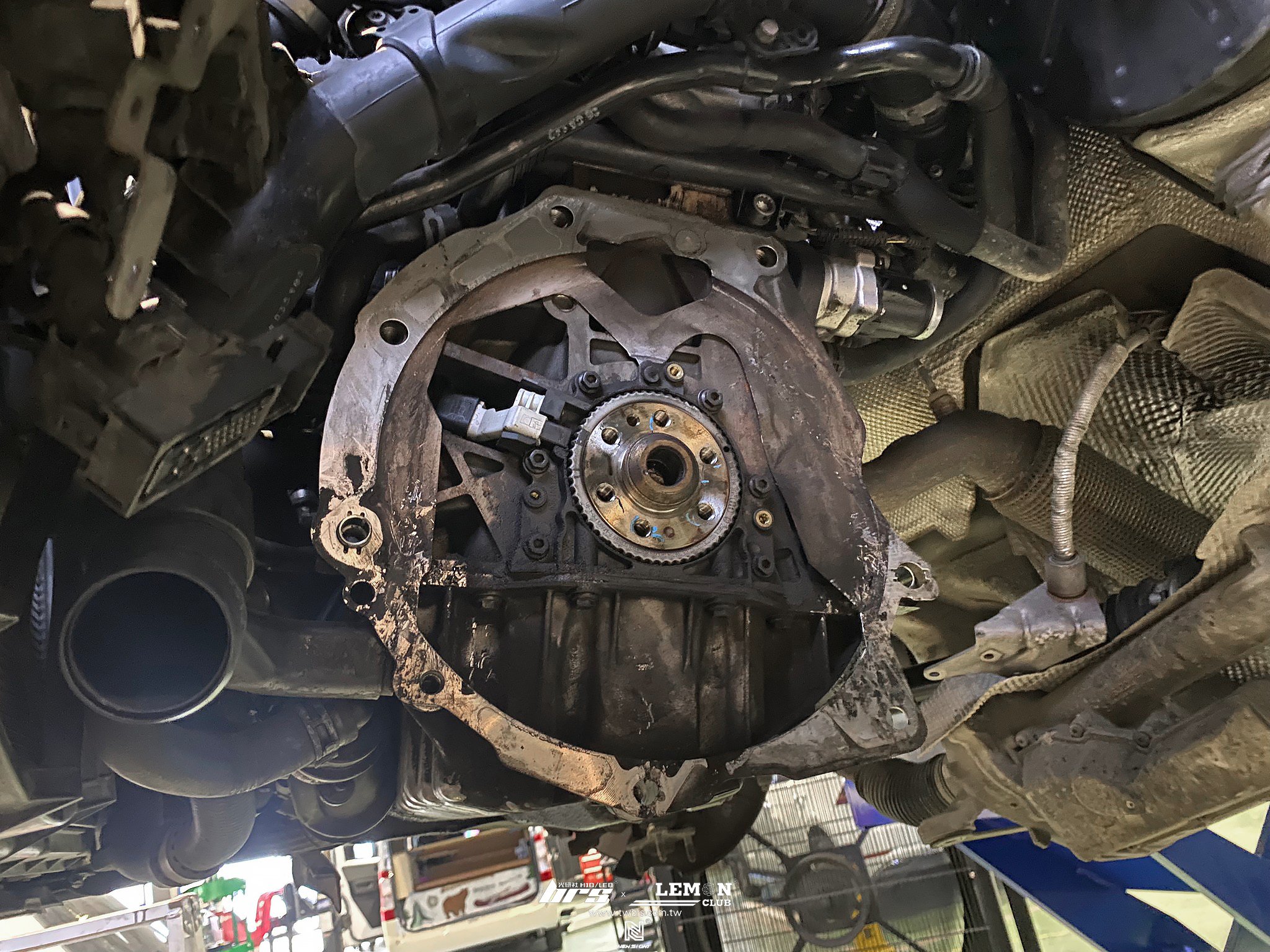 Volkswagen Touran 安裝 LUK副廠飛輪+軸承+DQ 200閥體總成