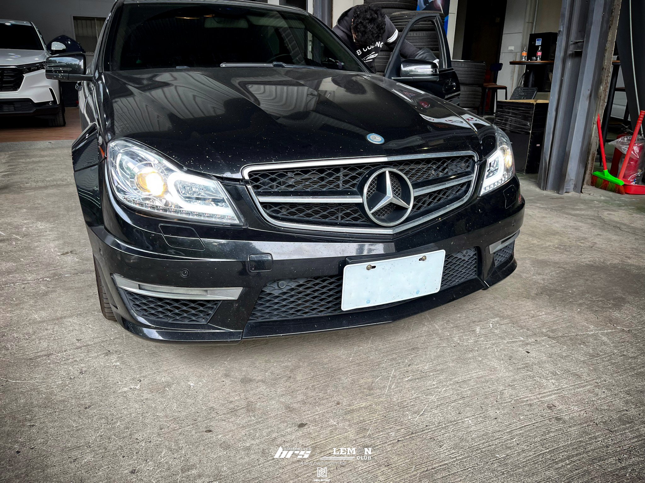 Benz W204 安裝 魚眼大燈總成
