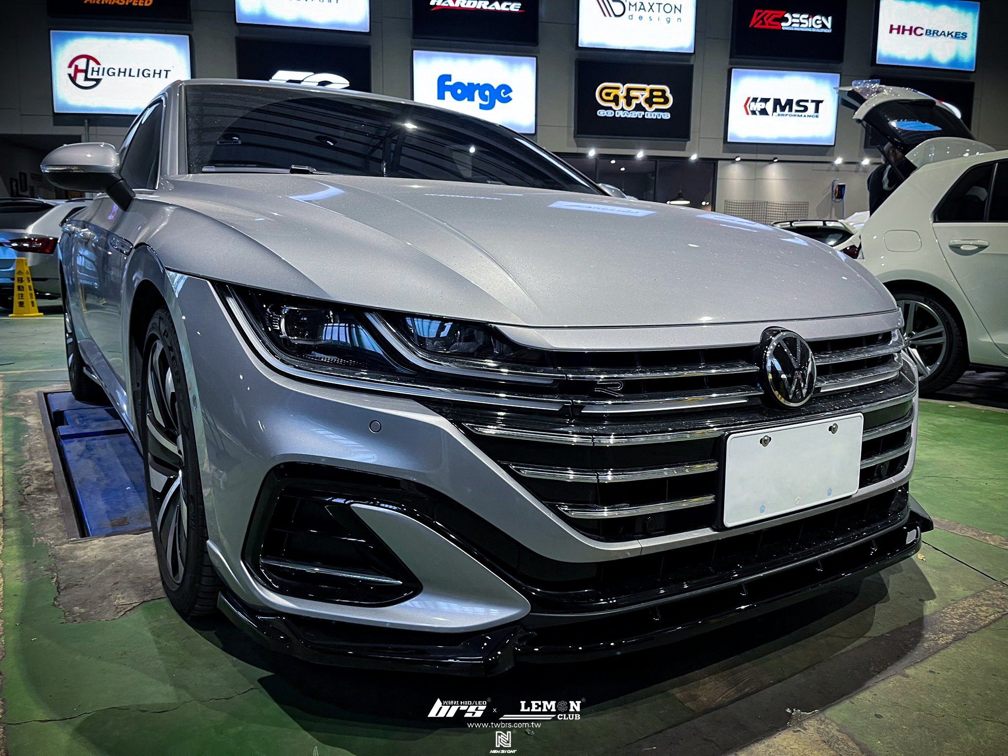 Volkswagen Arteon Shooting Brake R-Line 安裝 類MAX尾翼-V1+類MAX後下包角+類MAX前下巴++類MAX側裙+類MAX後下擾流