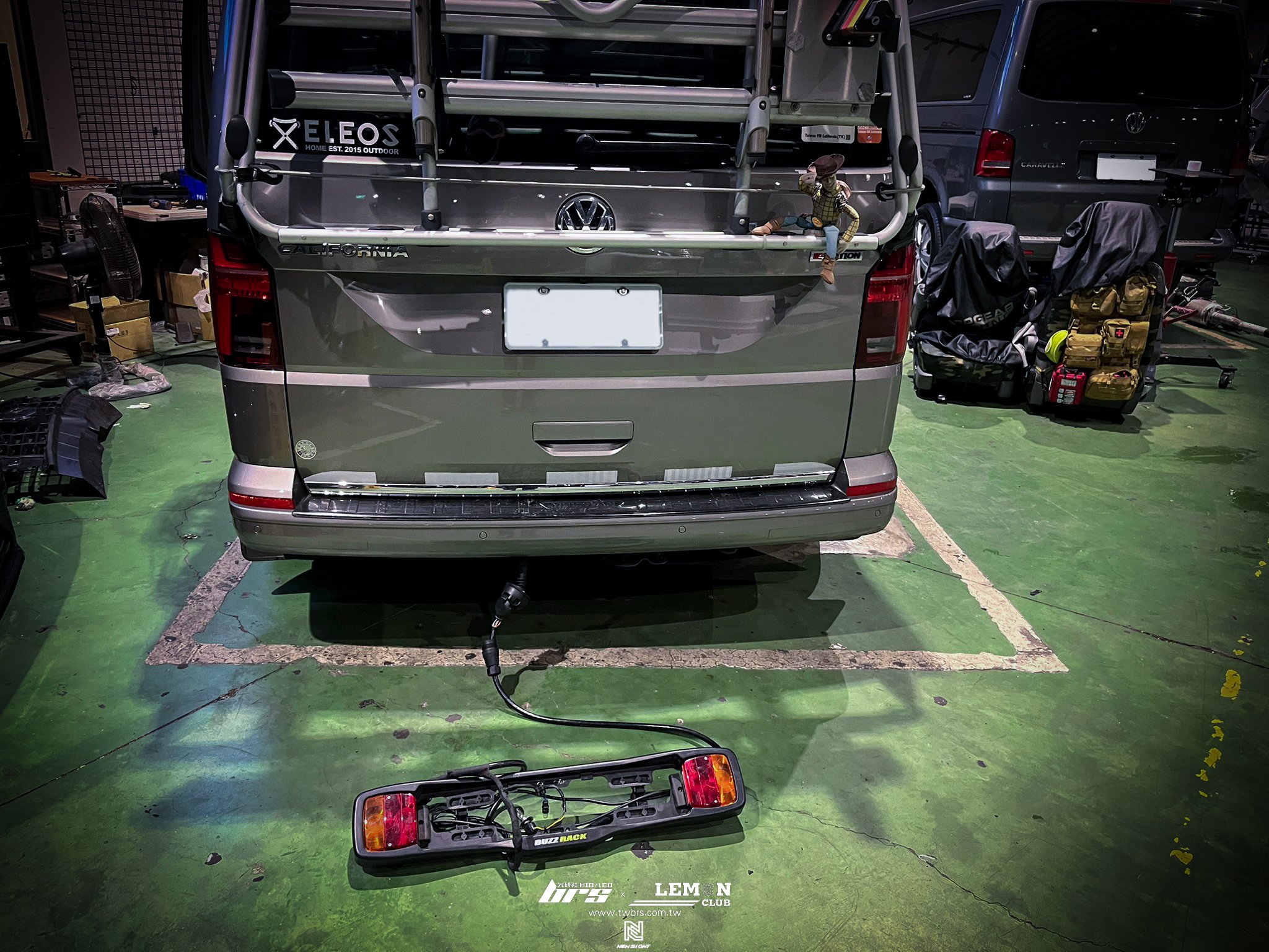 Volkswagen T6.1 安裝 原廠拖車勾線組