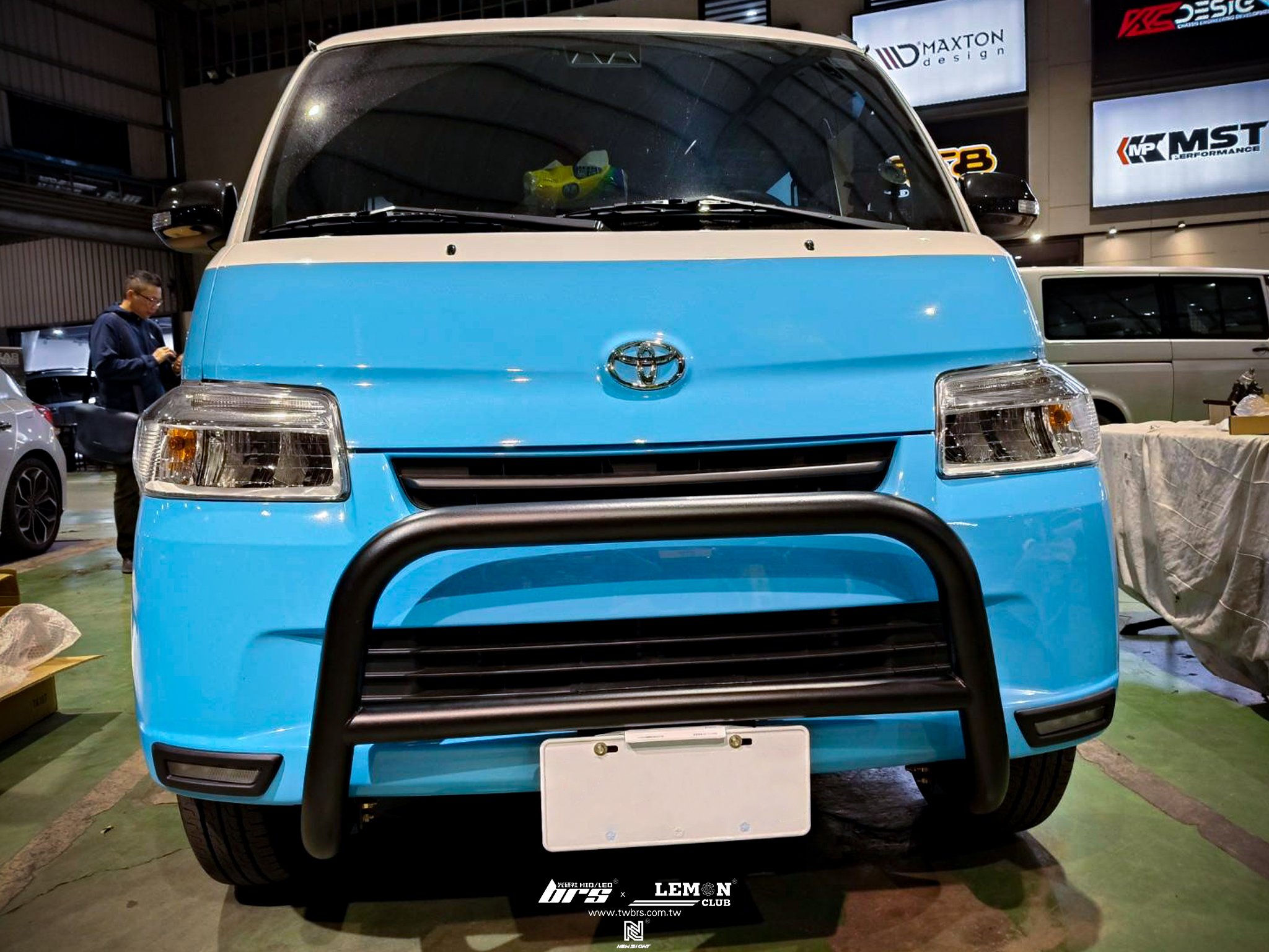 Toyota Town Ace 安裝 前保桿防撞桿+後保桿防撞桿