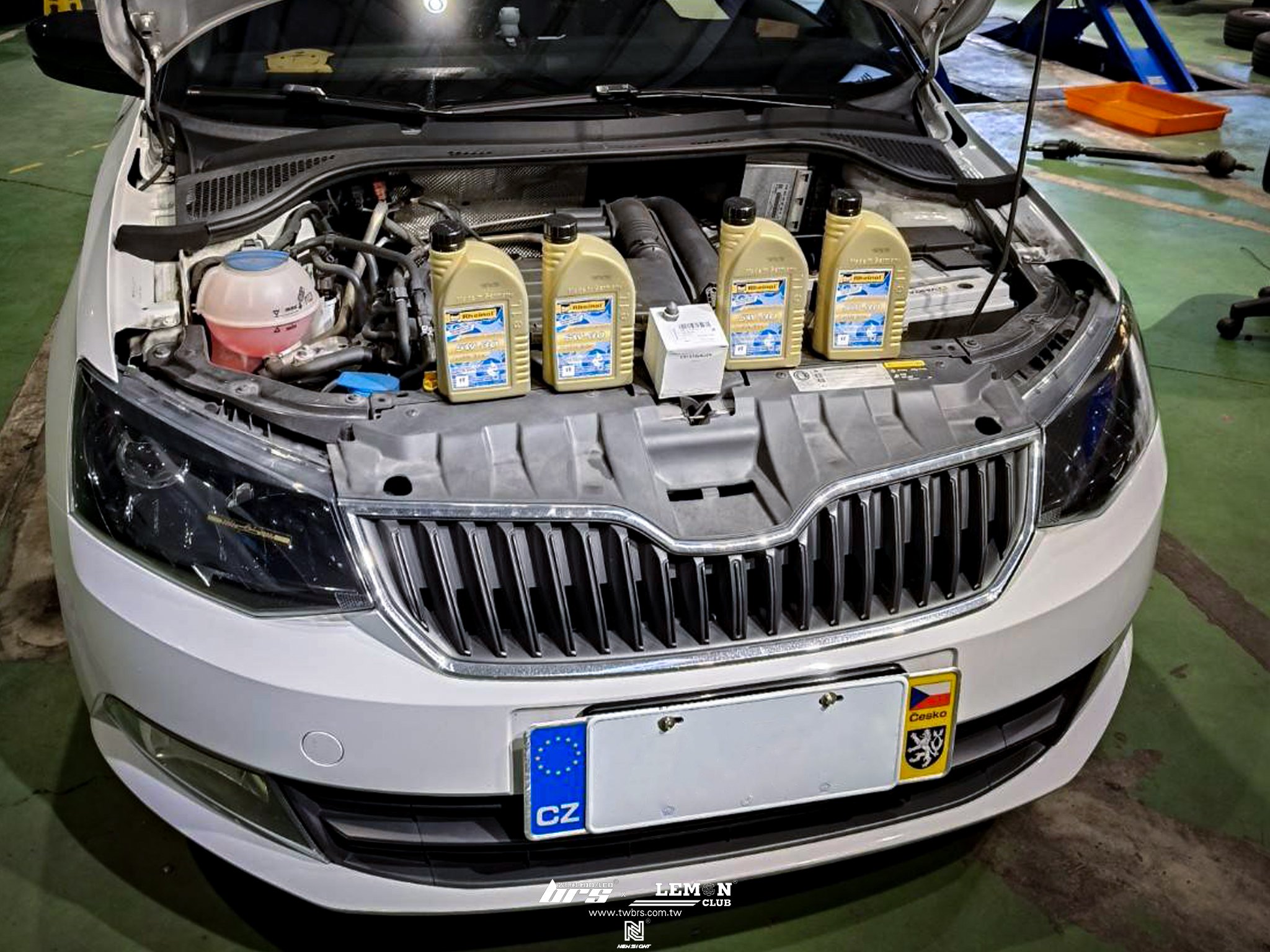 Skoda Fabia 保養 德國Rheinol萊茵機油5W30更換+原廠機油芯更換+原廠洩油螺絲+墊片更換