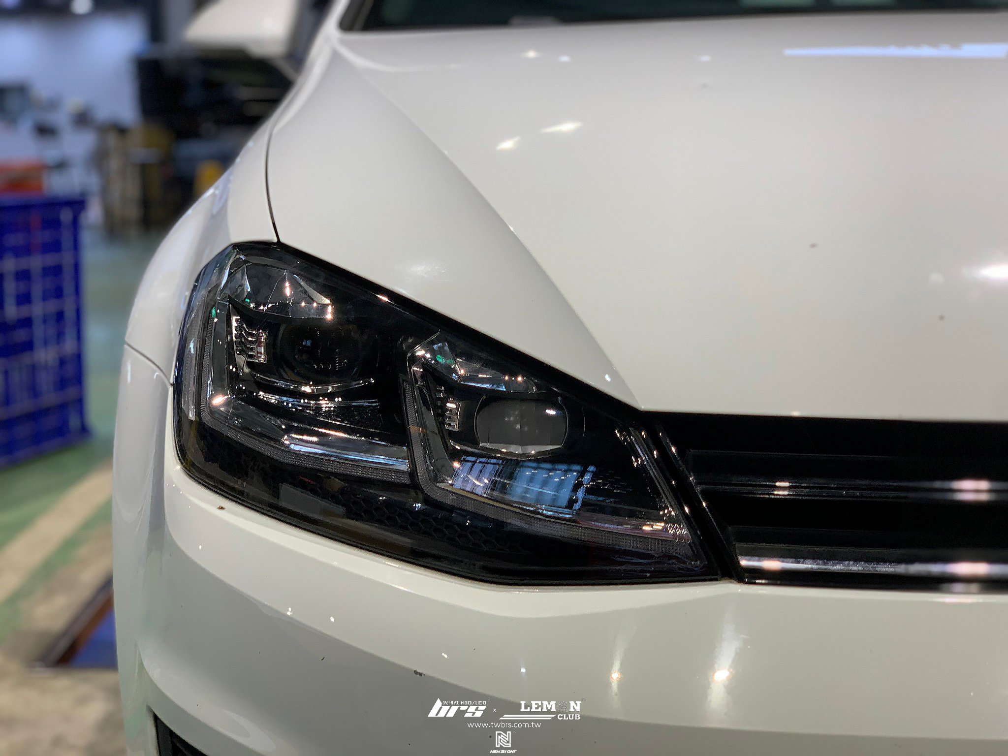 Volkswagen Golf 7 安裝 7改7.5銀線魚眼大燈總成+Highlight SS款(高階款) 6000K LED+7改7.5代副廠流水LED尾燈