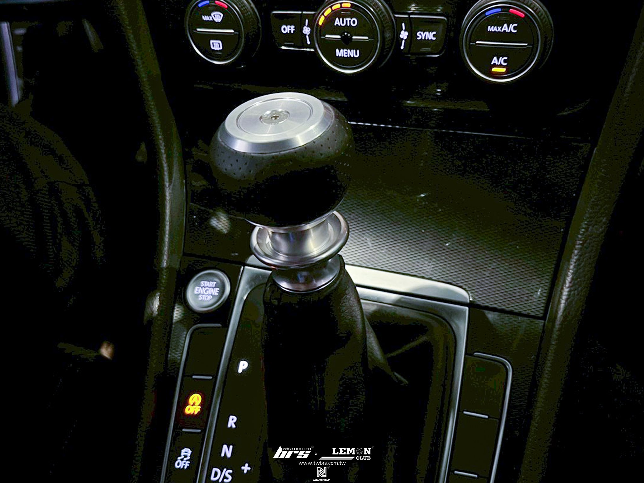 Volkswagen Golf 7 GTI 安裝 Leyo皮革自排排檔頭