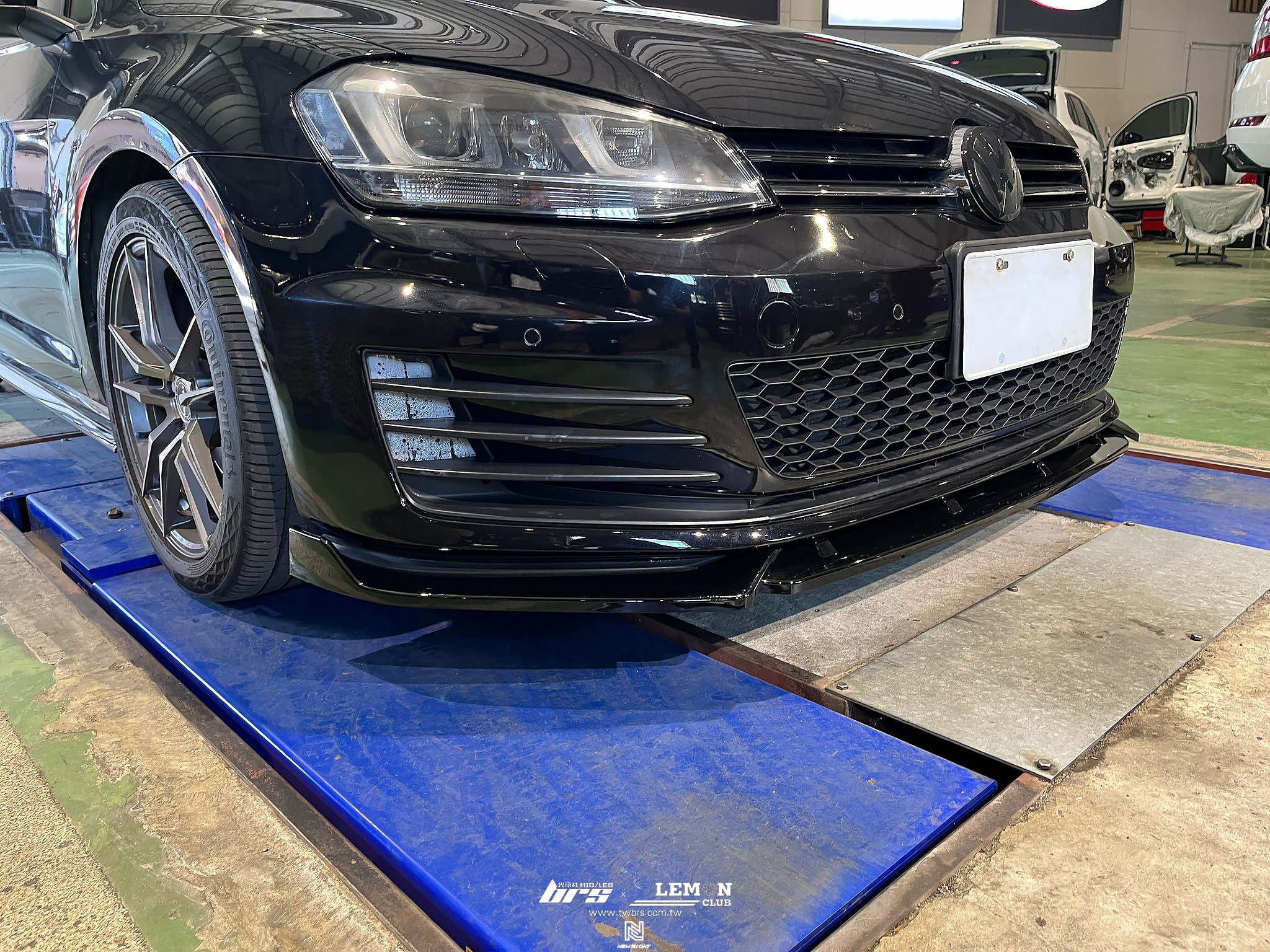 Volkswagen Golf 7 安裝 三件式前下巴+7.5R側裙+類MAX尾翼