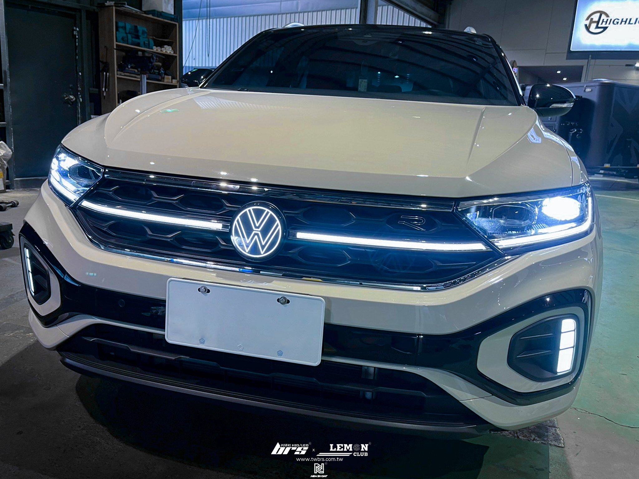 Volkswagen T-ROC 安裝 發光廠徽