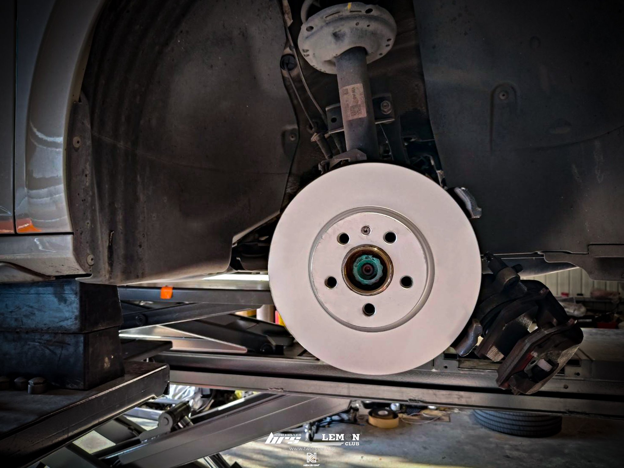 Skoda Kamiq 安裝 前TEXTAR平盤