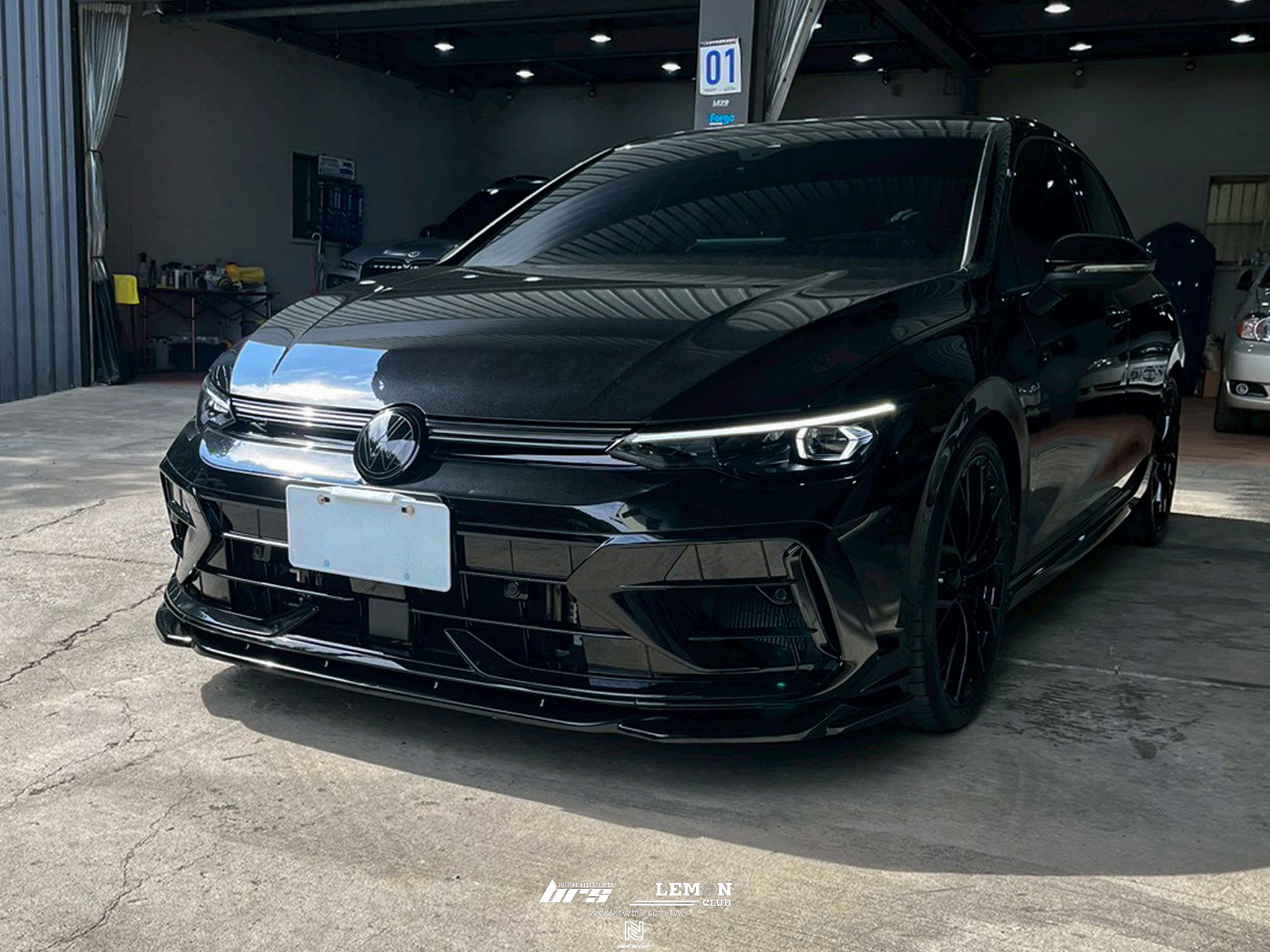 Volkswagen Golf 8.5 R 安裝 類MAX 前下巴-V4