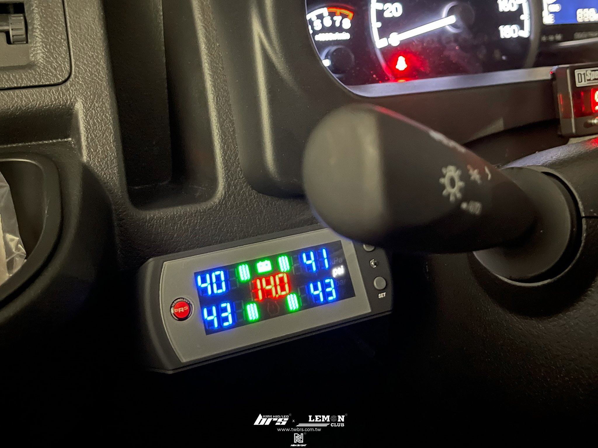Toyota Town Ace 安裝 原廠對應胎壓顯示器