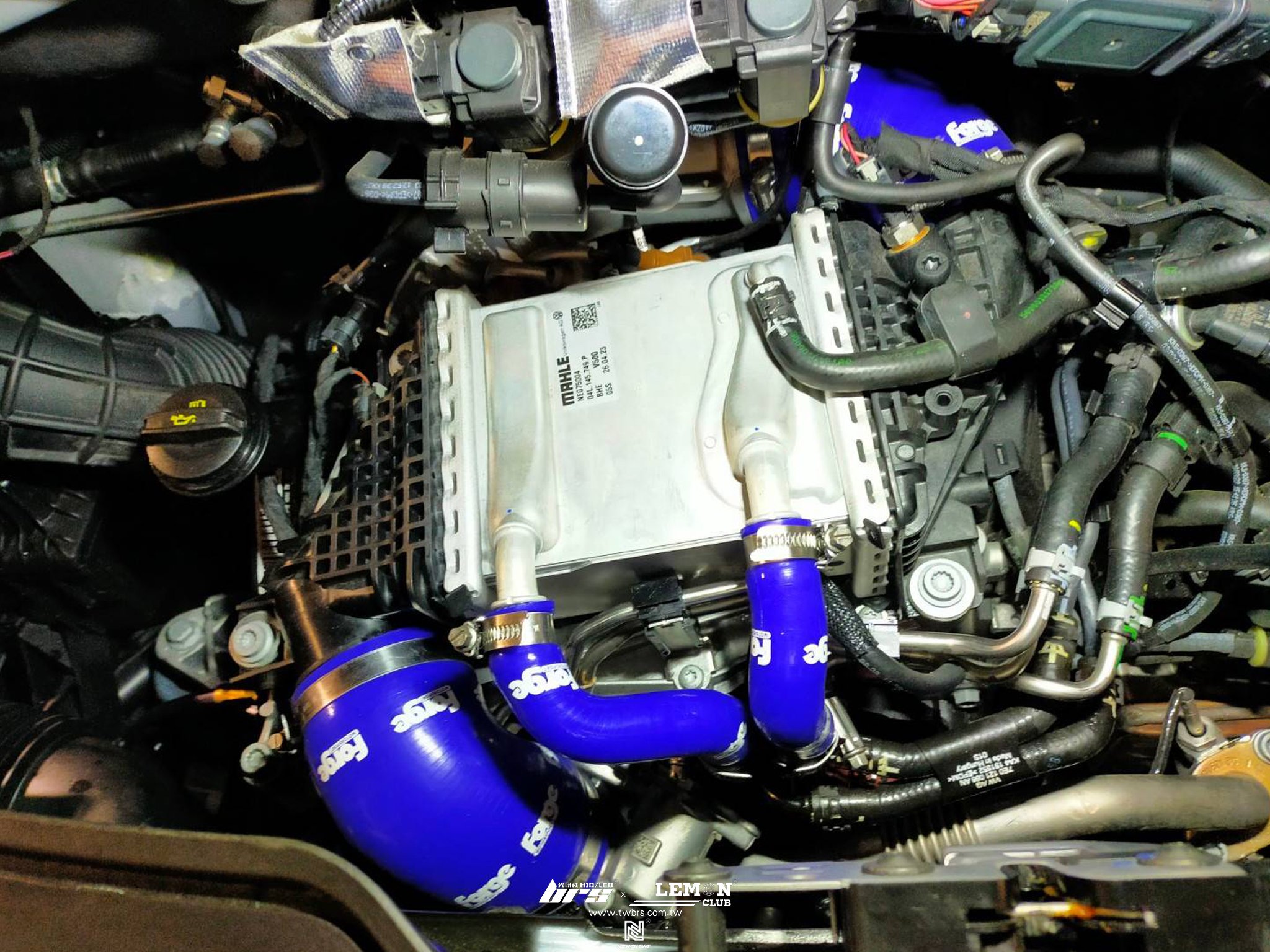 Volkswagen T6.1 安裝 Forge 進氣矽膠管