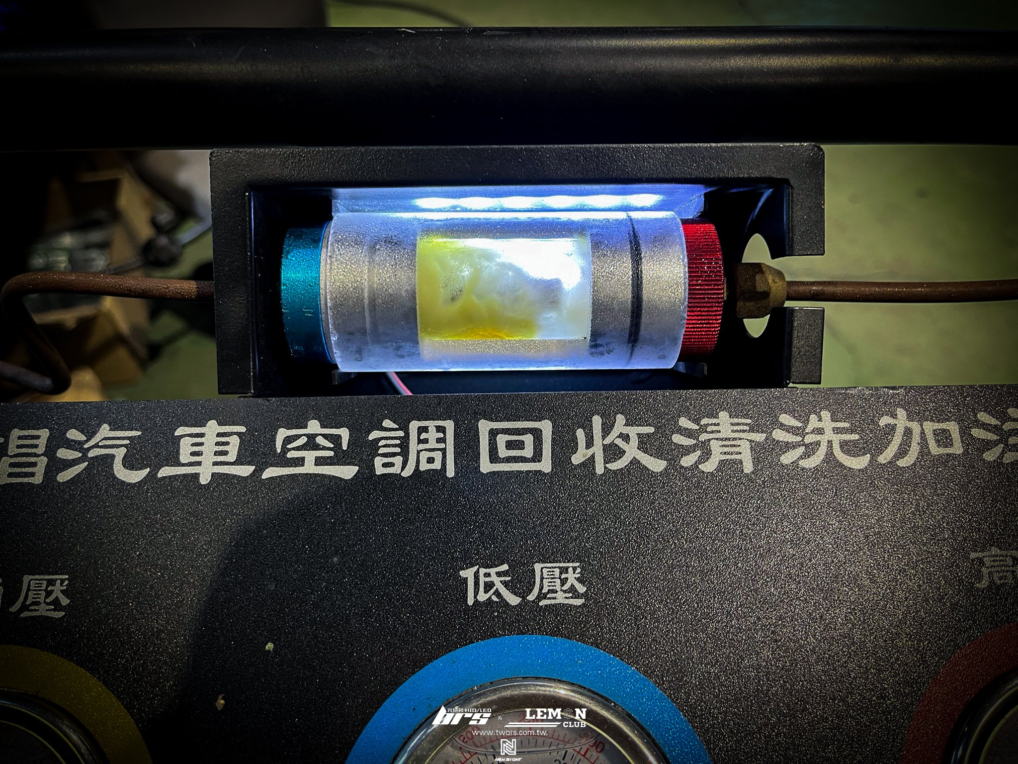 Volkswagen New Tiguan 保養 德國Rheinol萊茵機油5W30更換+原廠機油芯更換+原廠洩油螺絲+墊片更換+冷氣系統循環清洗+冷凍油更換