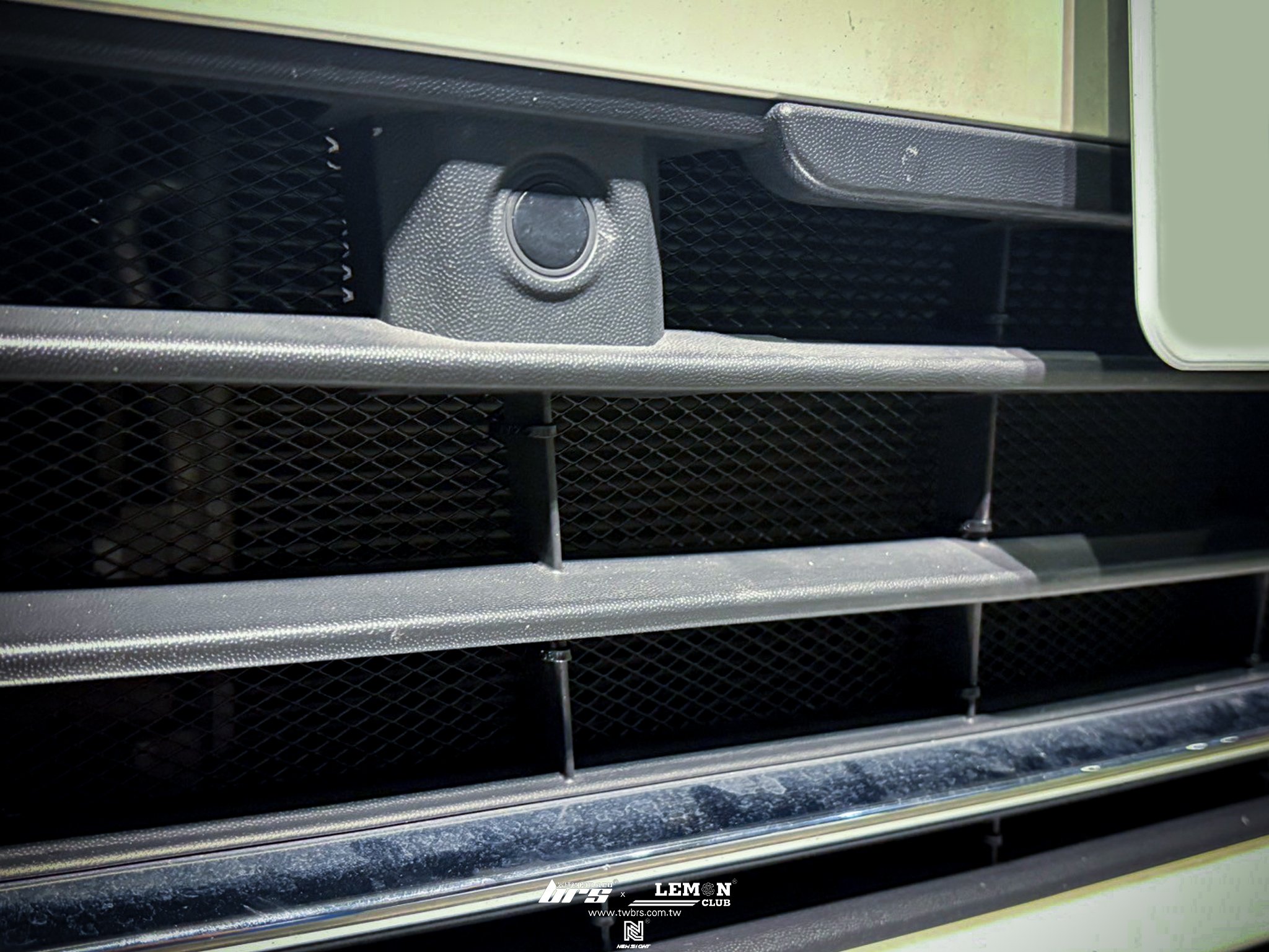 Volkswagen Golf 8 Variant 安裝 保桿防跳石網