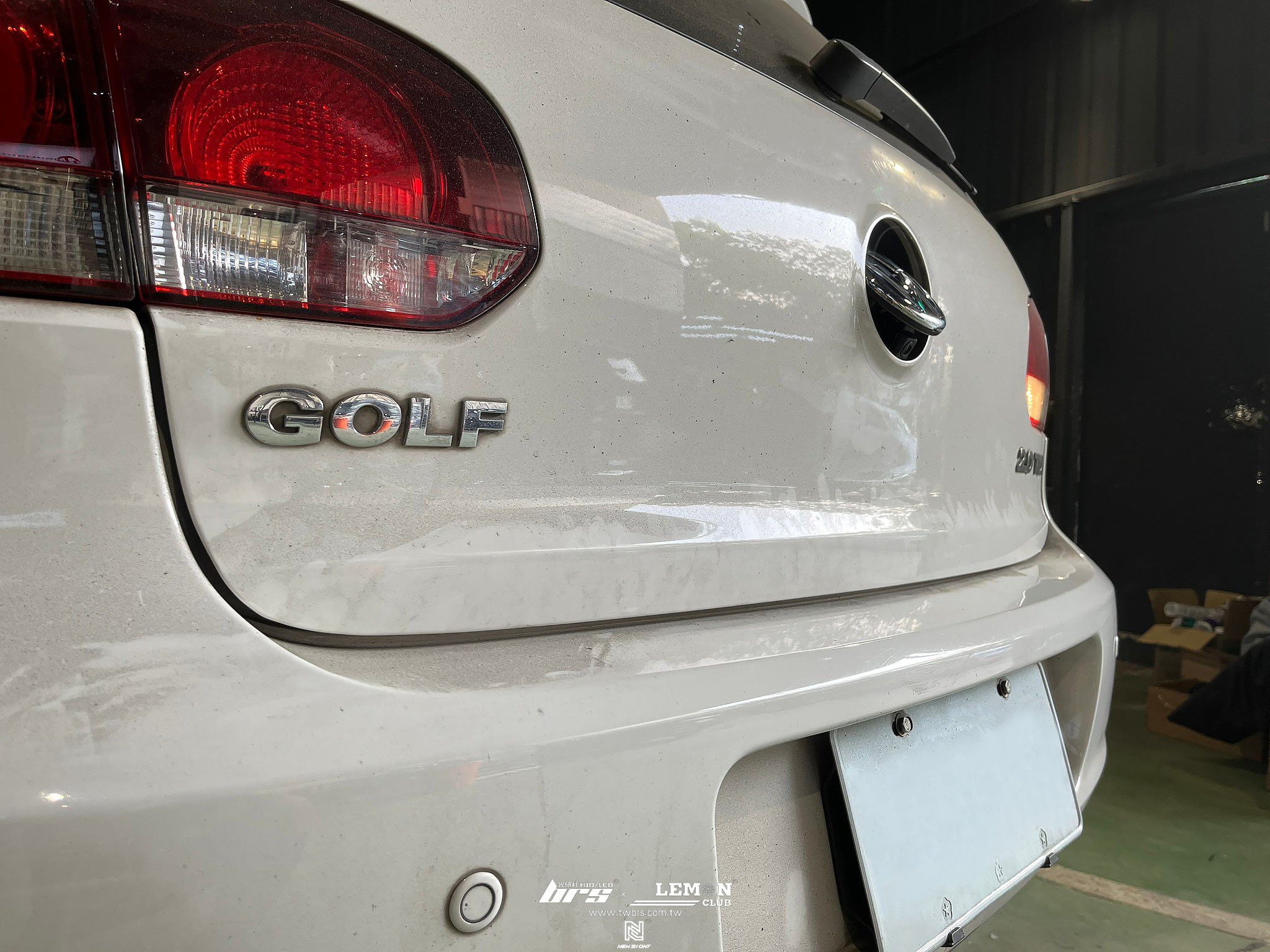 Volkswagen Golf 6 安裝 MIB 187B更新版音響主機+倒車翻蓋鏡頭(軌跡版)