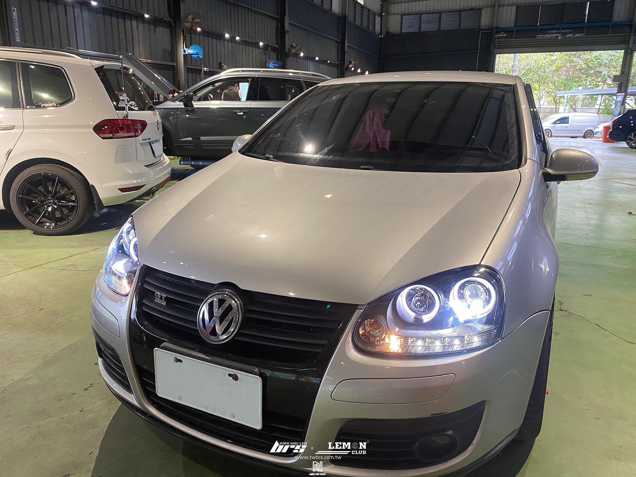 Volkswagen Golf 5 安裝 魚眼大燈總成