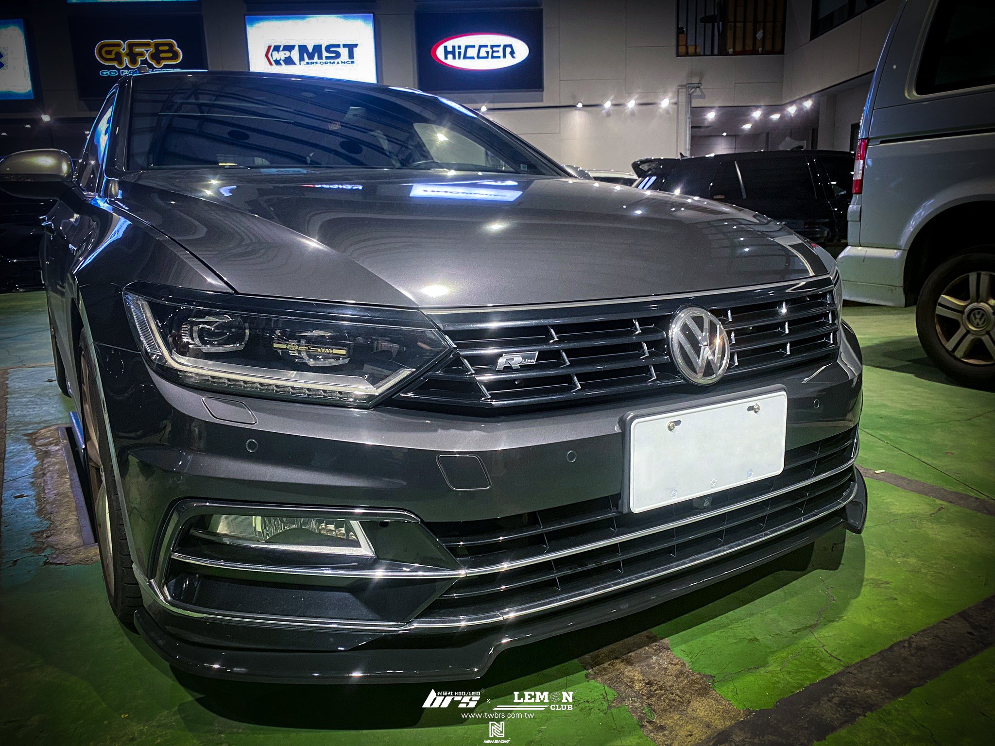 Volkswagen Passat B8 Variant R-Line 安裝 類MAX FD2前下巴