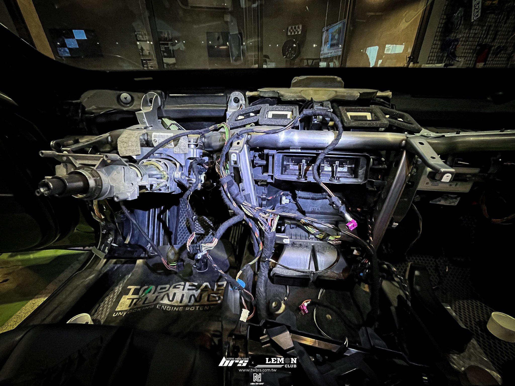 BMW F10 保養 德國副廠冷氣蒸發器更換+德國副廠膨脹閥更換+副廠冷排更換+冷氣循環系統清洗+冷凍油更換