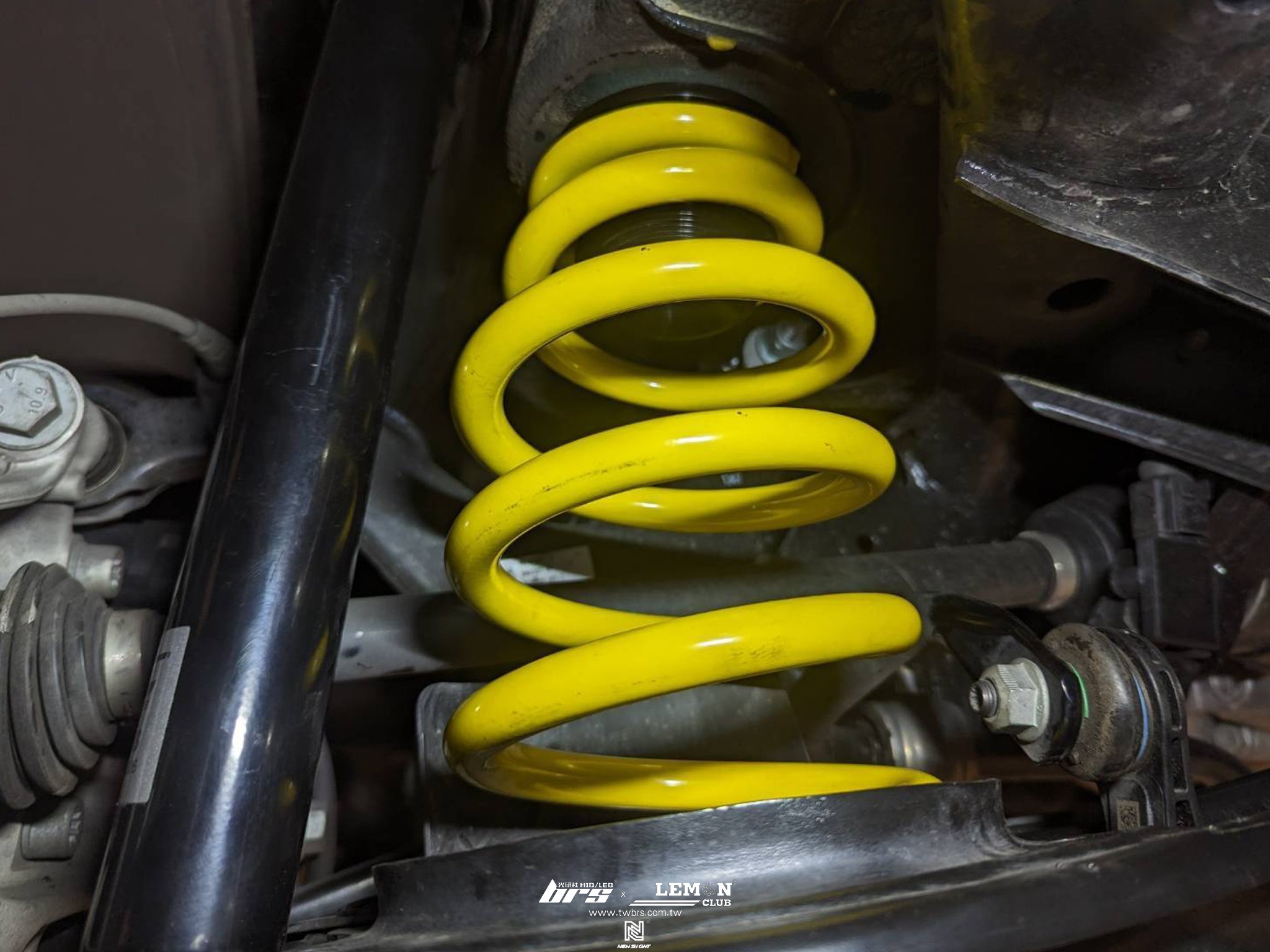 Volkswagen Octavia 安裝 SK避震器
