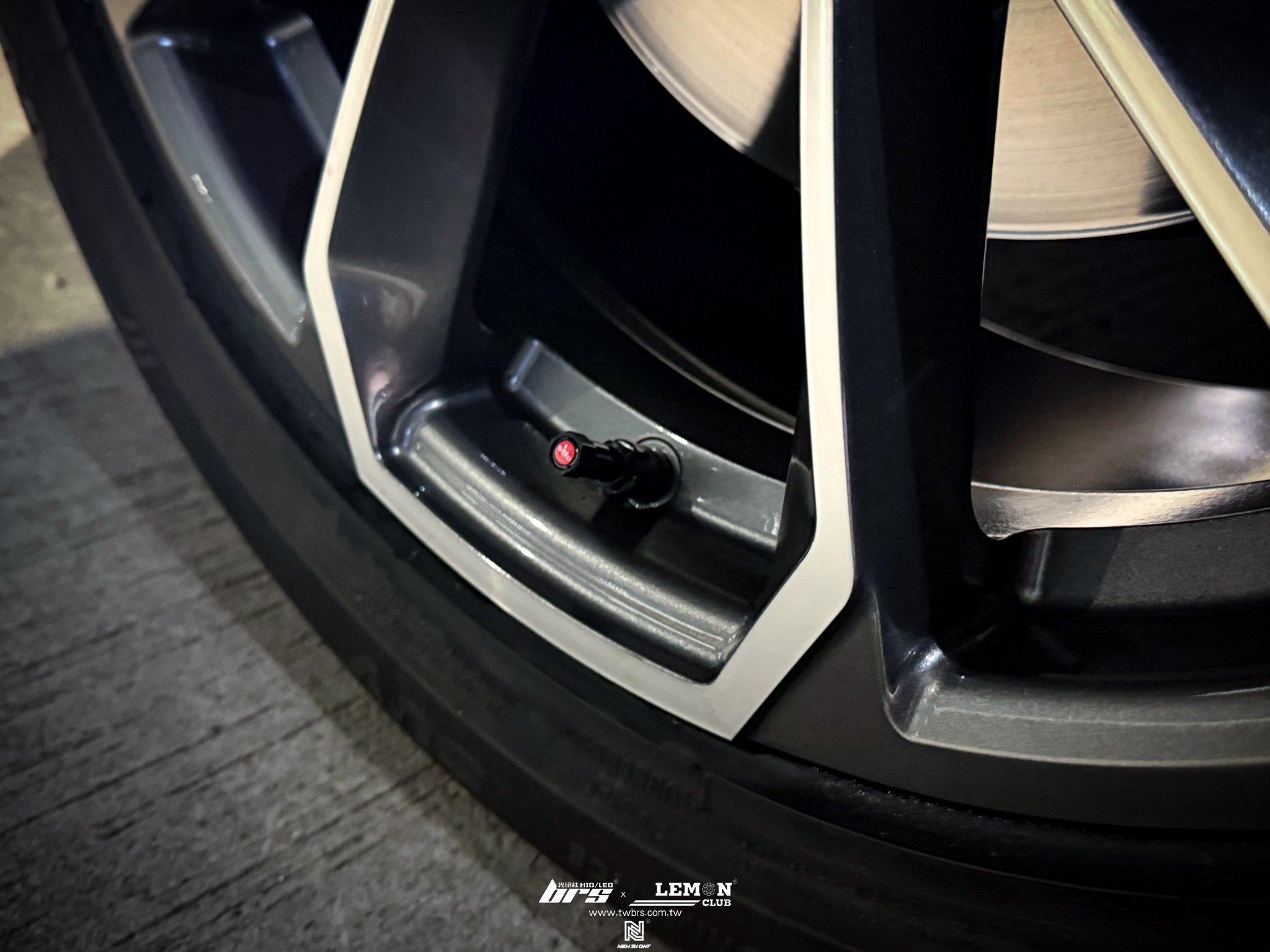 Skoda Kodiaq 安裝 原廠直接式胎壓系統搭配ORO金屬黑氣嘴