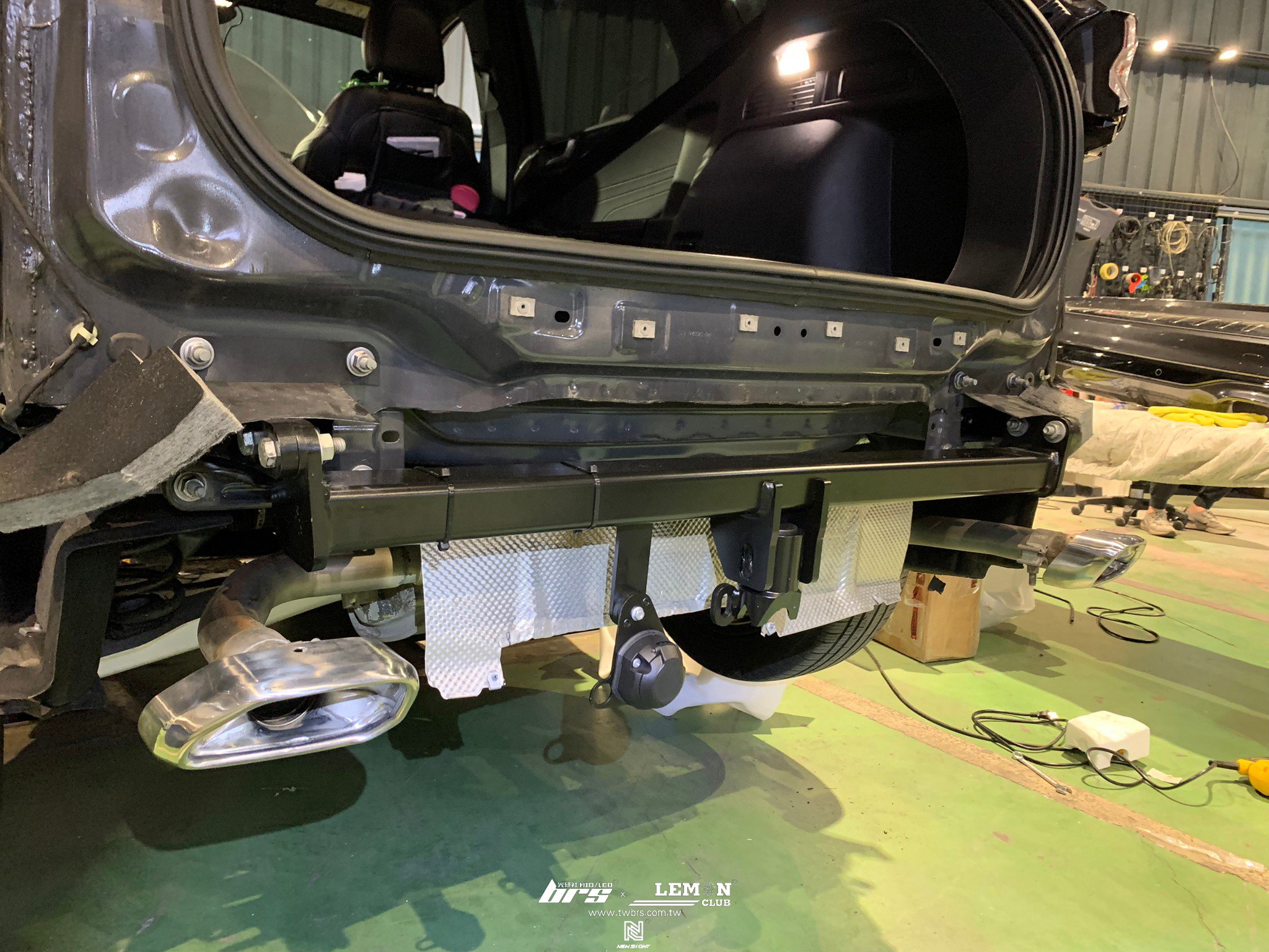 Ford Kuga 安裝 ORIS專用拖車勾+專用線組