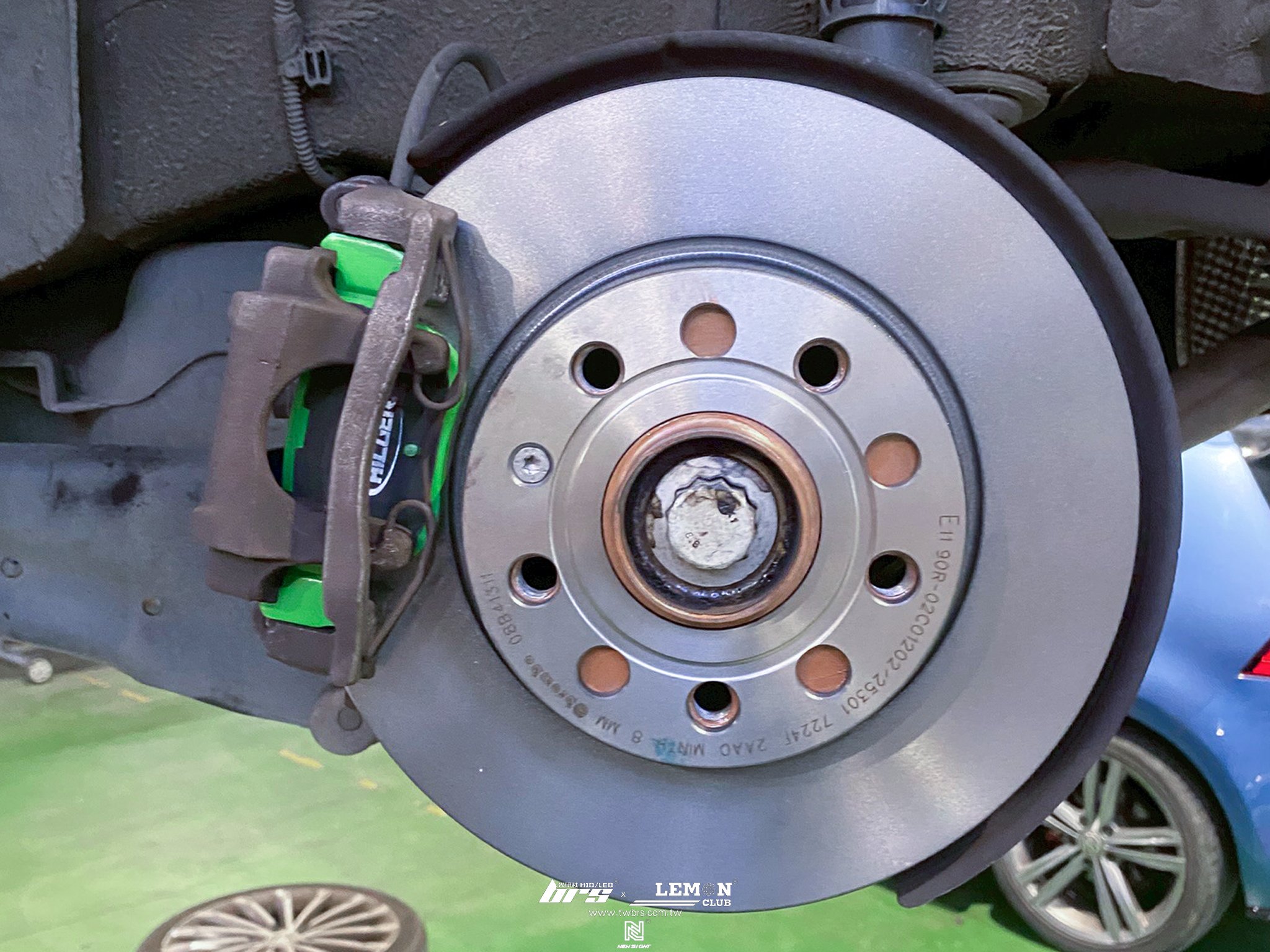 Skoda Octavia 安裝 後Brembo平盤更換+HiCGER S55 後來令片更換+VARTA LN3 70AH電瓶更換