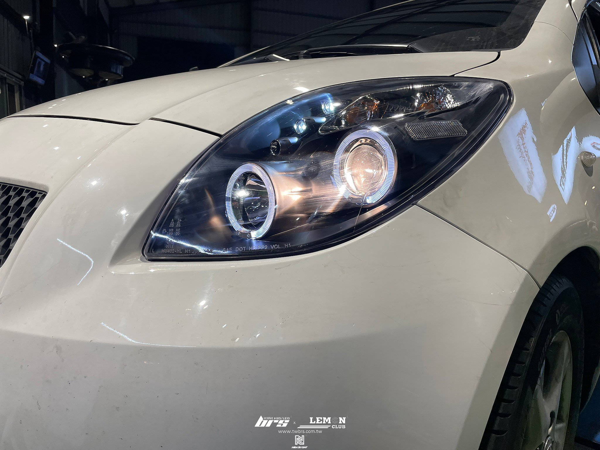 Toyota Yaris 安裝 魚眼大燈總成