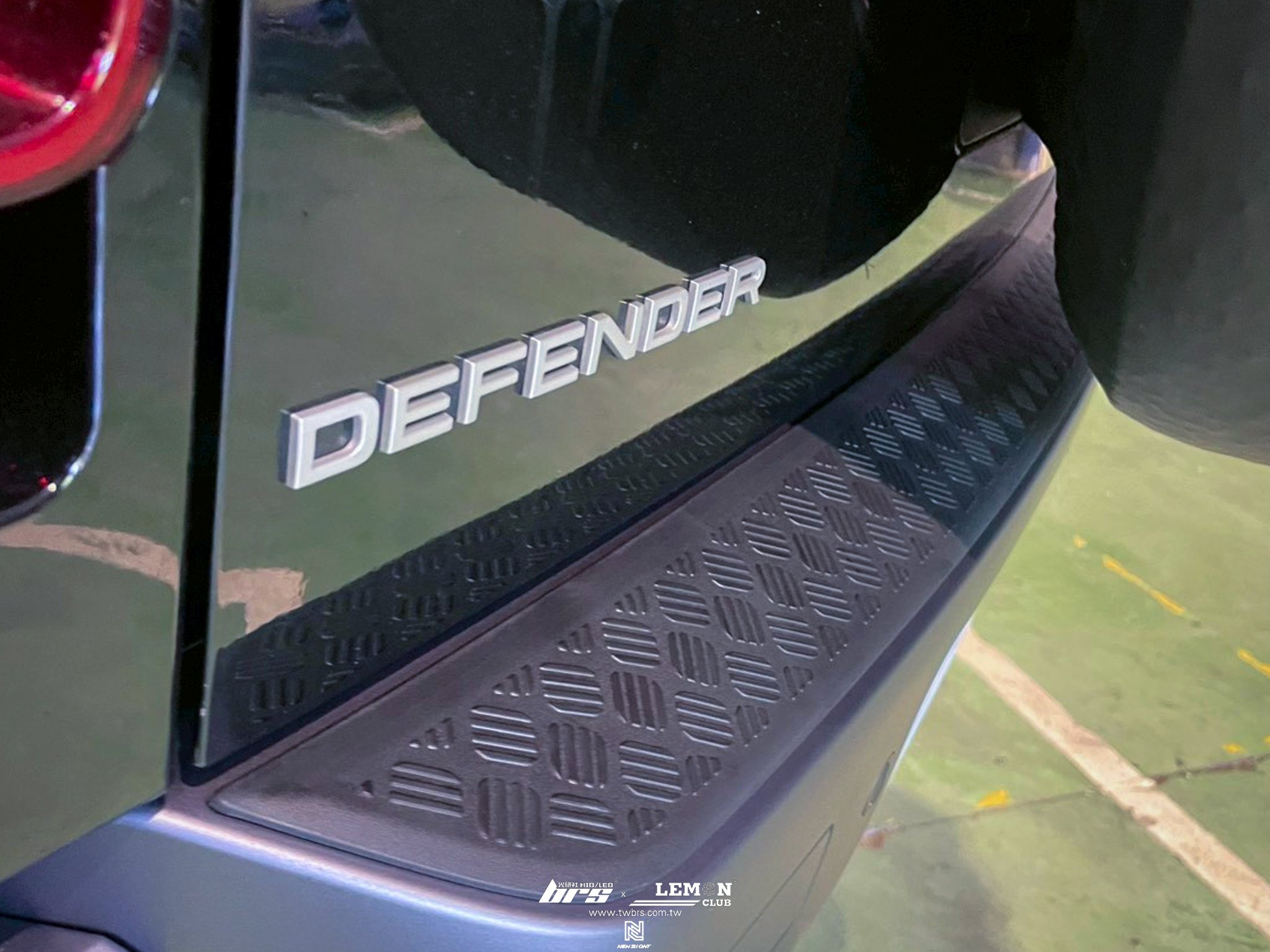 Land Rover Defender 110 安裝 後保桿防刮飾板
