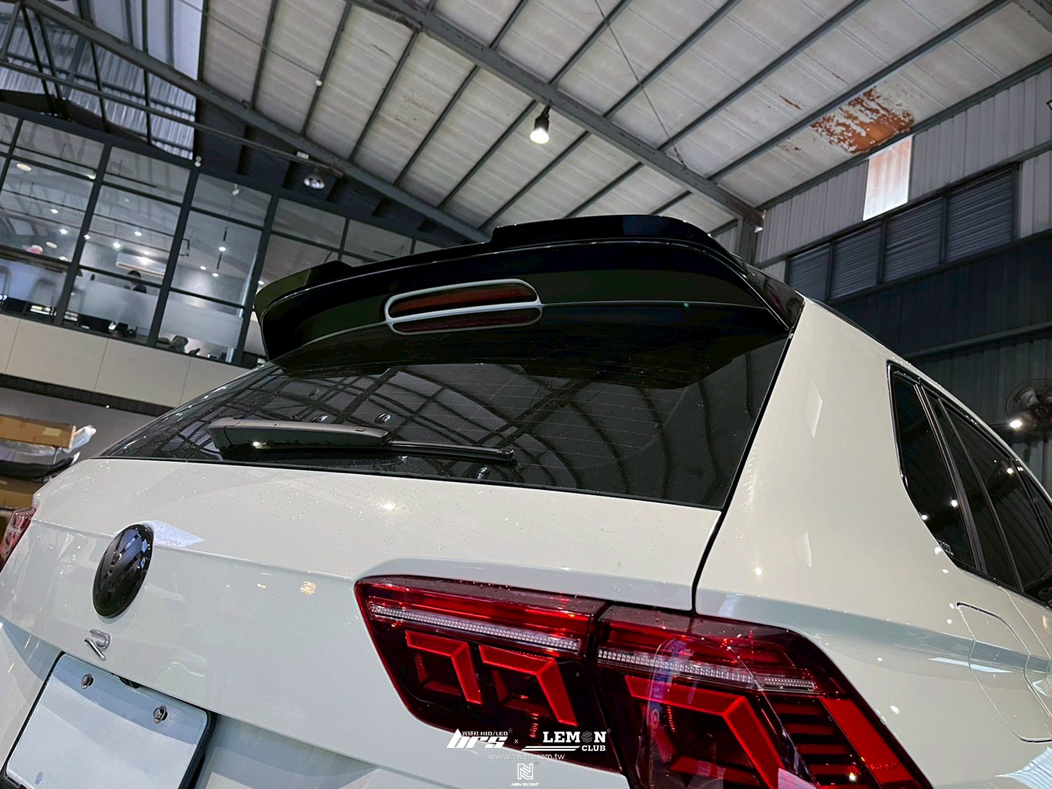 Volkswagen New Tiguan R 安裝 類MAX前下巴+類MAX後下擾流+類MAX後下包角+類MAX尾翼+類MAX側裙