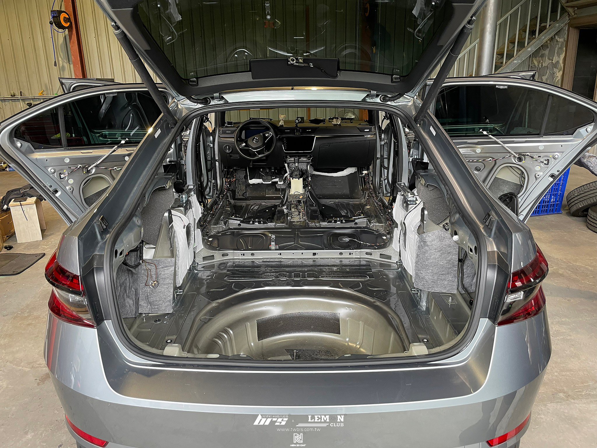 Skoda Superb 安裝 全車制震隔音(車門、地毯下、輪弧、頂蓬)