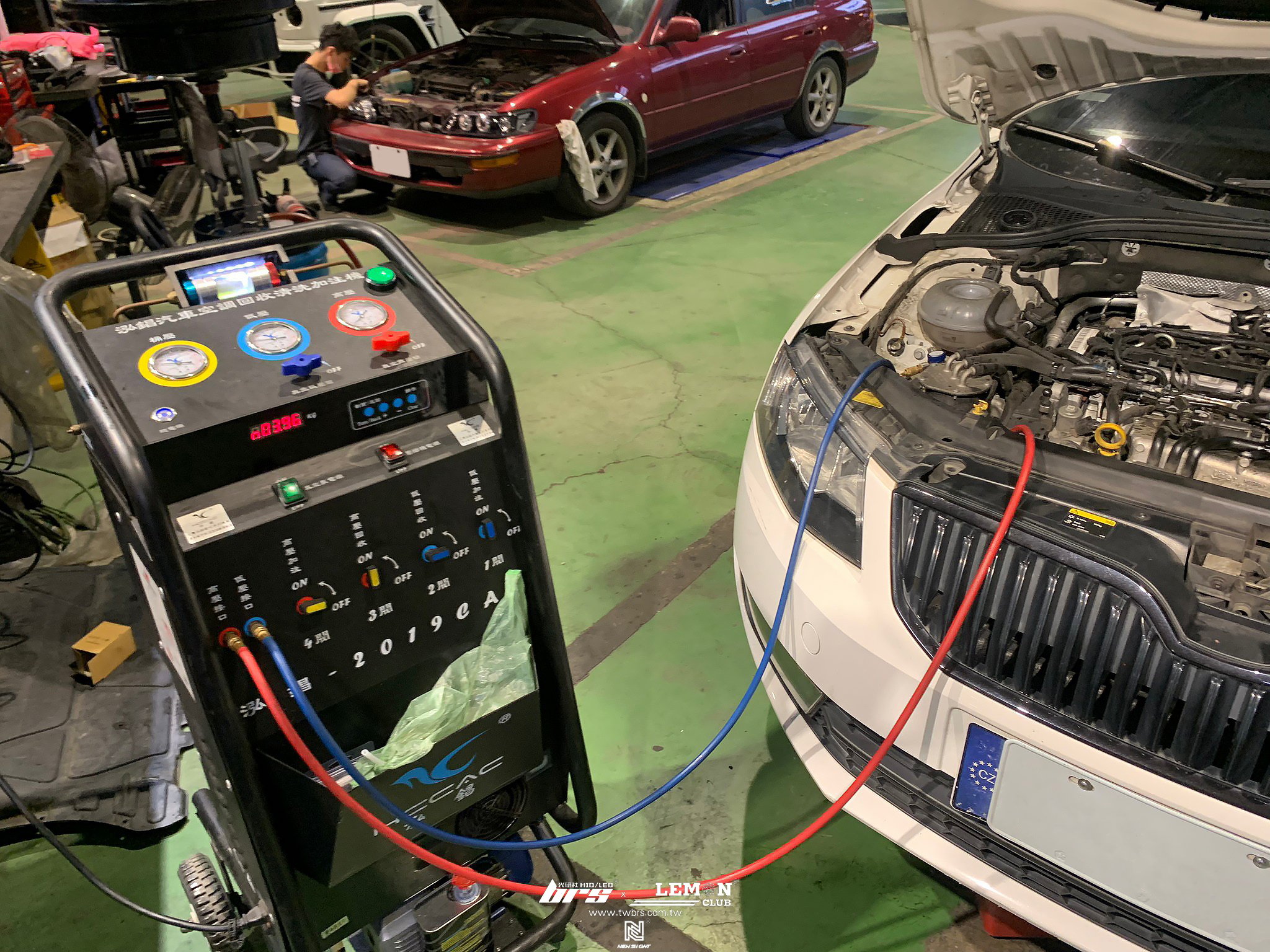 Skoda Octavia 6萬大保養(杏合醫療級MQB冷氣空調濾芯更換+原廠進氣濾芯更換+原廠變速箱油更換+原廠閥體油更換+柴油濾芯更換)+冷氣清洗+蒸發器清洗
