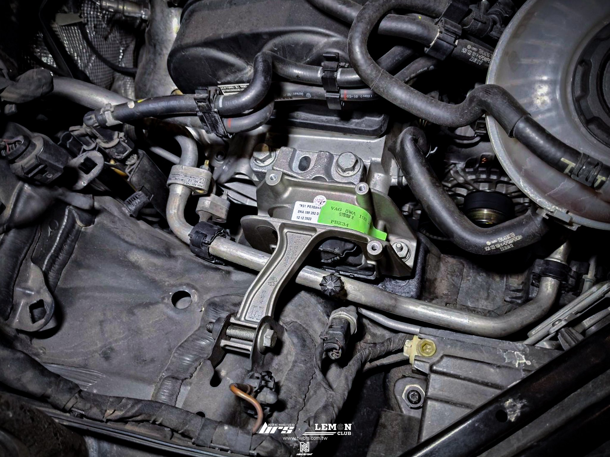 Skoda Superb 保養 原廠引擎腳更換+原廠變速箱腳更換