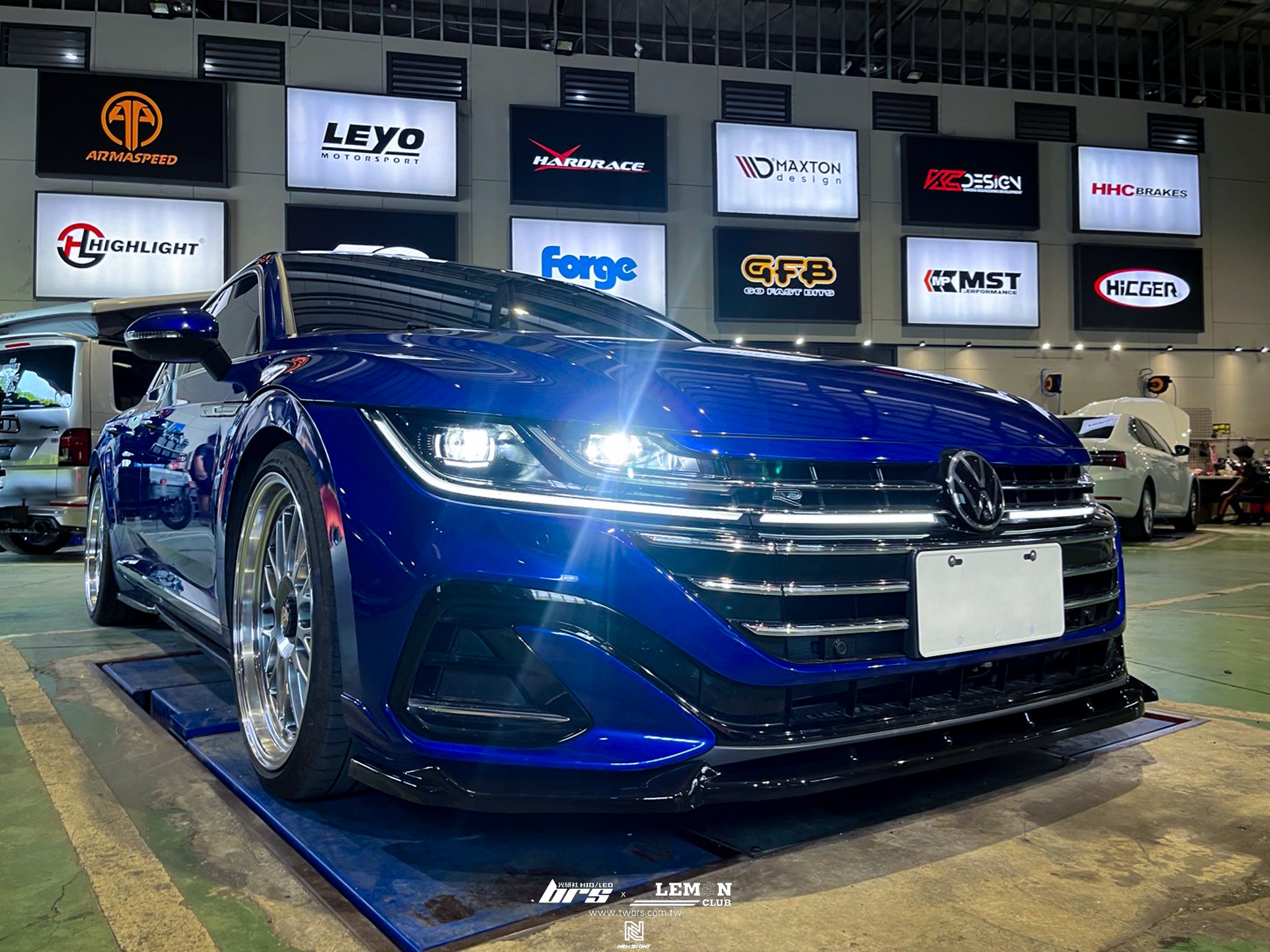 Volkswagen Arteon R-Line 安裝 類MAX前下巴+類MAX側裙
