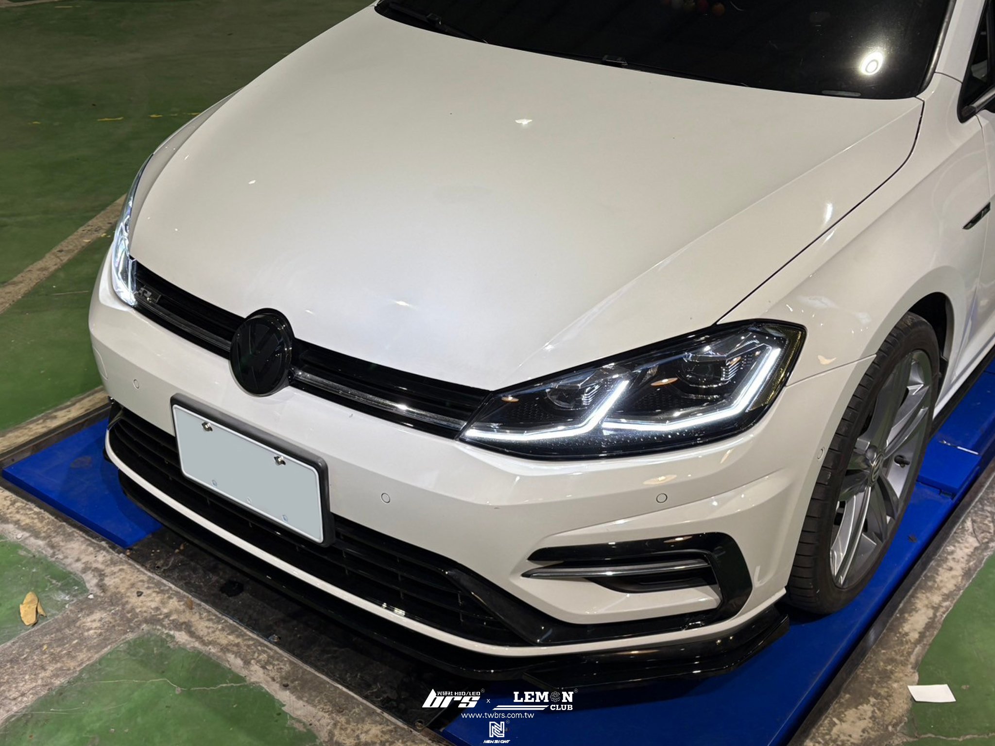 Volkswagen Golf 7.5 保養 德國Rheinol萊茵機油0W20更換+原廠機油芯更換+原廠洩油螺絲+墊片更換+三件式前下巴