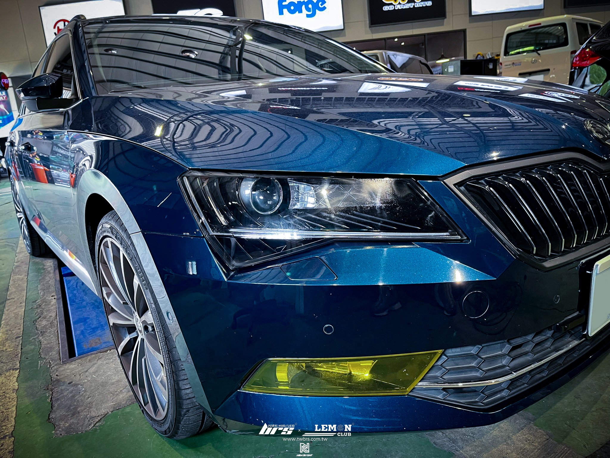 Skoda Superb 安裝 原廠HID高階矩陣魚眼大燈+D3S 6500K 高階款LED