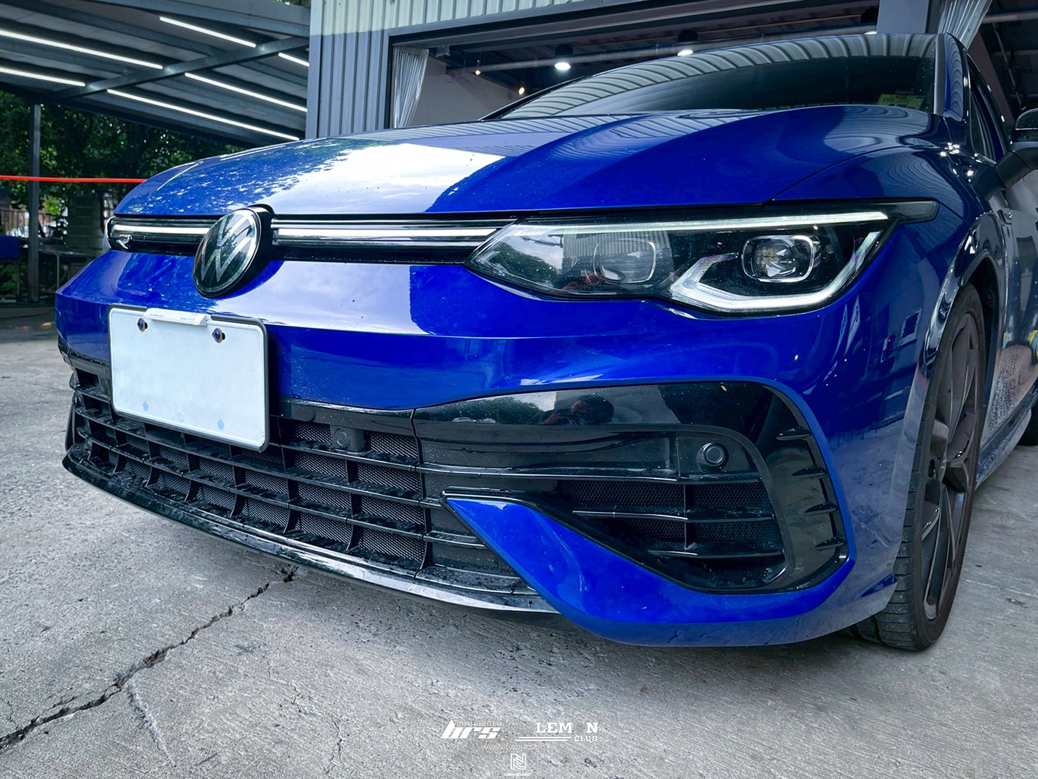 Volkswagen Golf 8 R 安裝 前保桿防跳石網