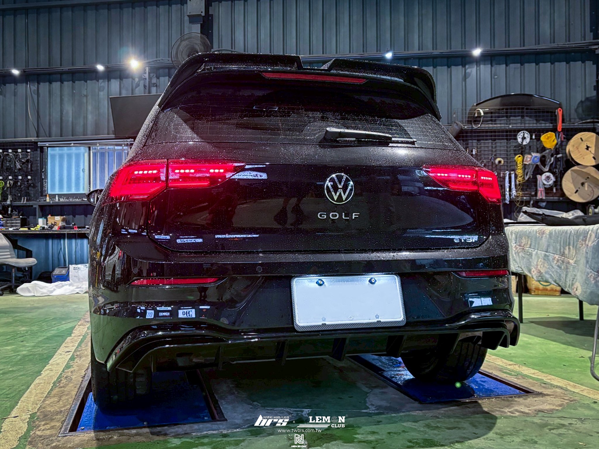 Volkswagen Golf 8 安裝 類MAX雙邊單出後下巴