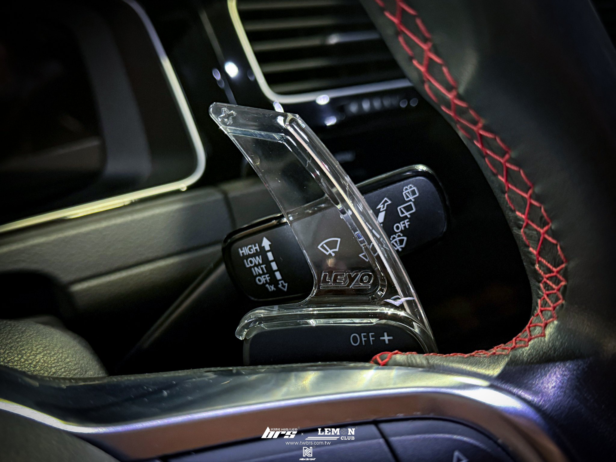 Volkswagen Golf 7.5 GTI 安裝 LEYO透明換檔撥片+類MAX後下擾流