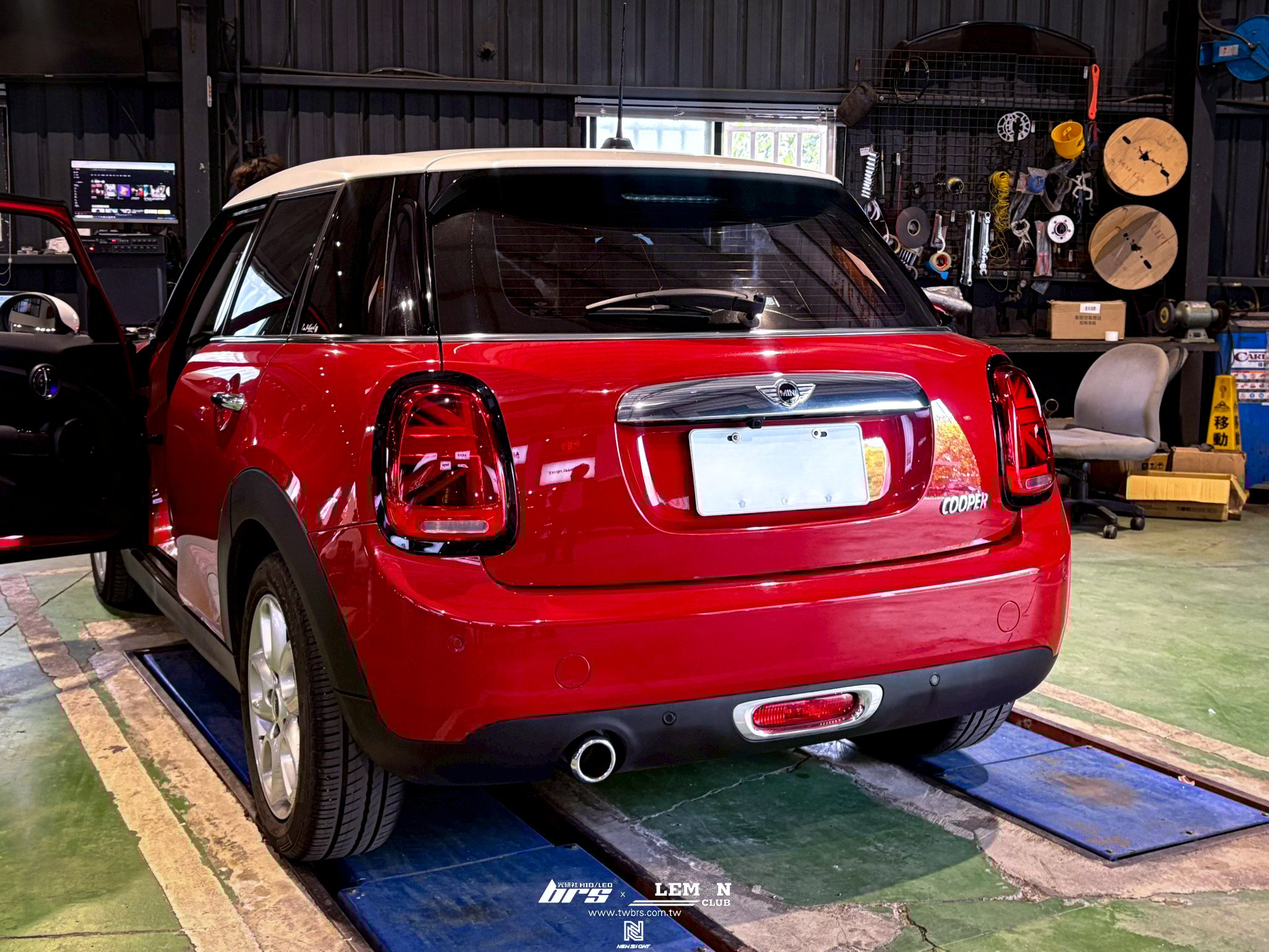 Mini Cooper F55 安裝 紅殼款LED英國國旗尾燈